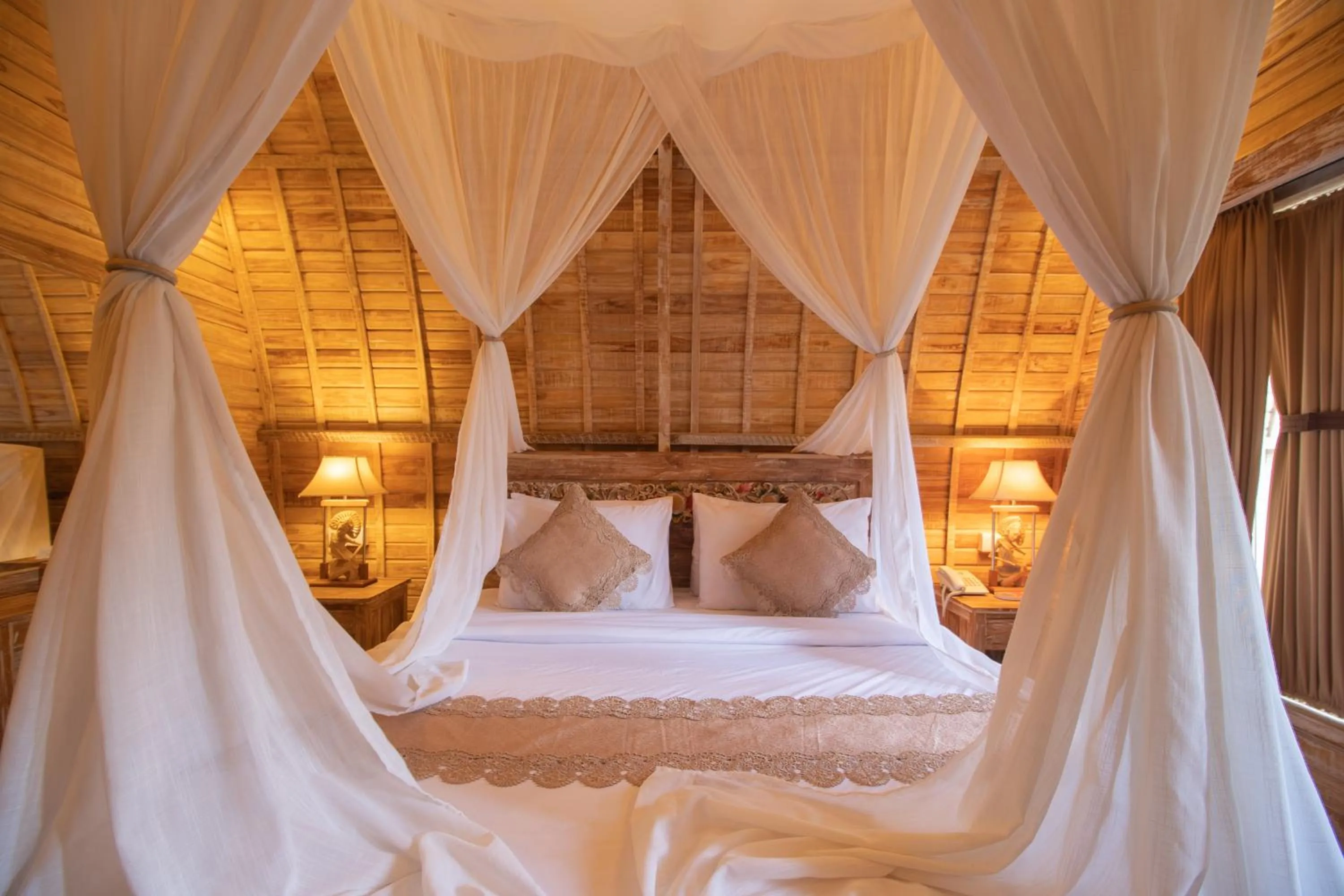 Photo of the whole room, Bed in Wana Shanti Villa