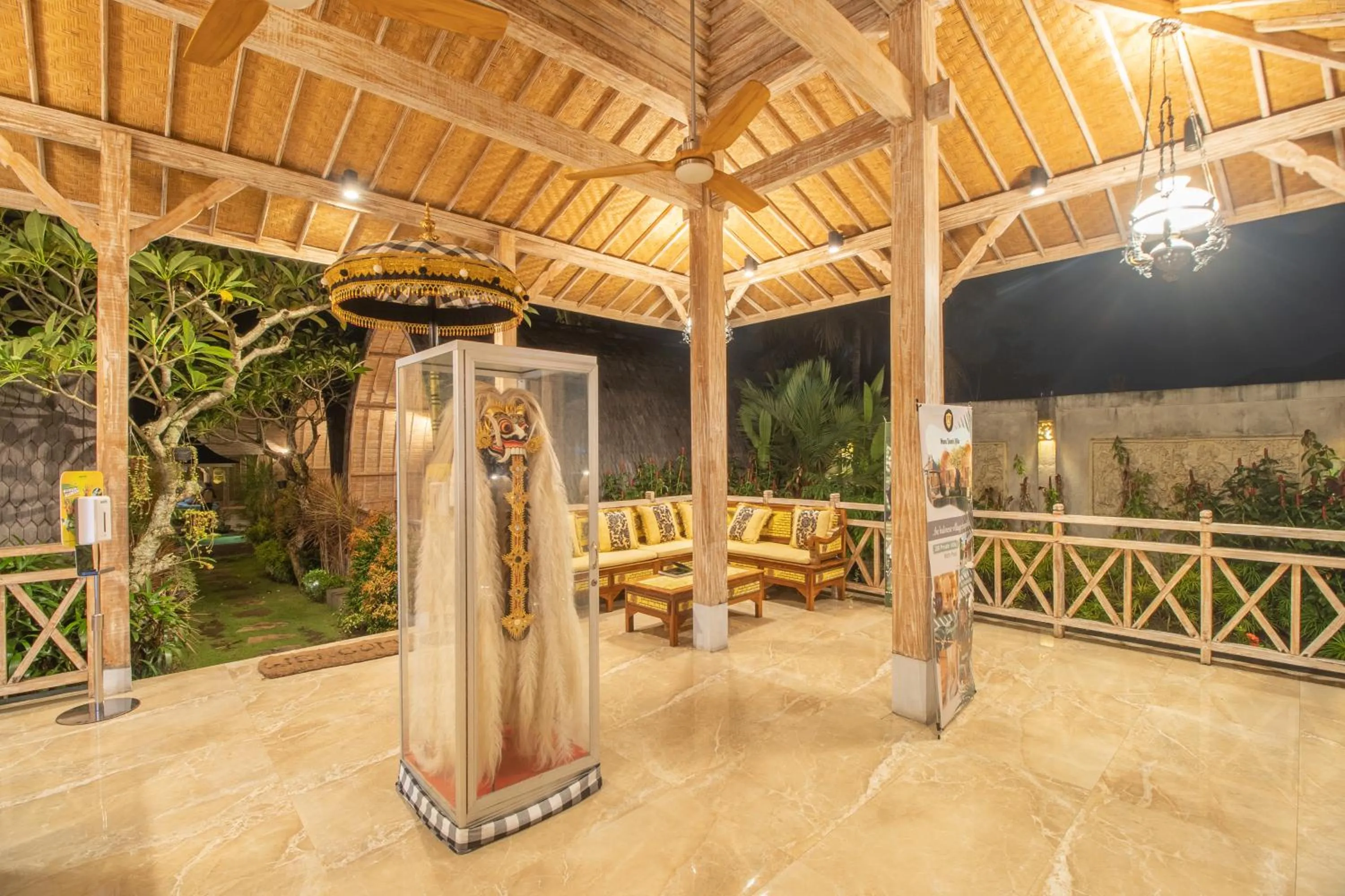 Restaurant/places to eat in Wana Shanti Villa