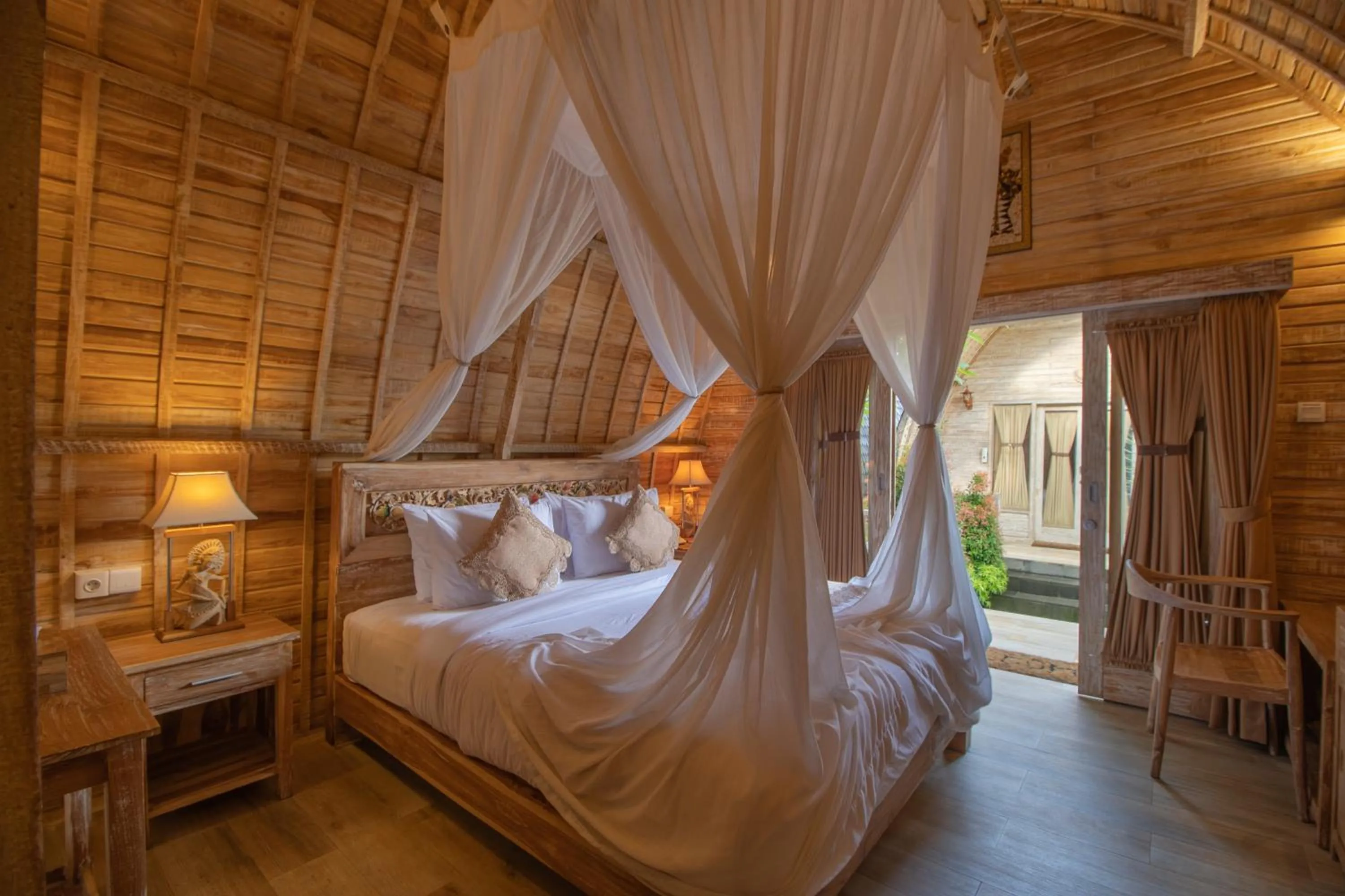 Photo of the whole room, Bed in Wana Shanti Villa