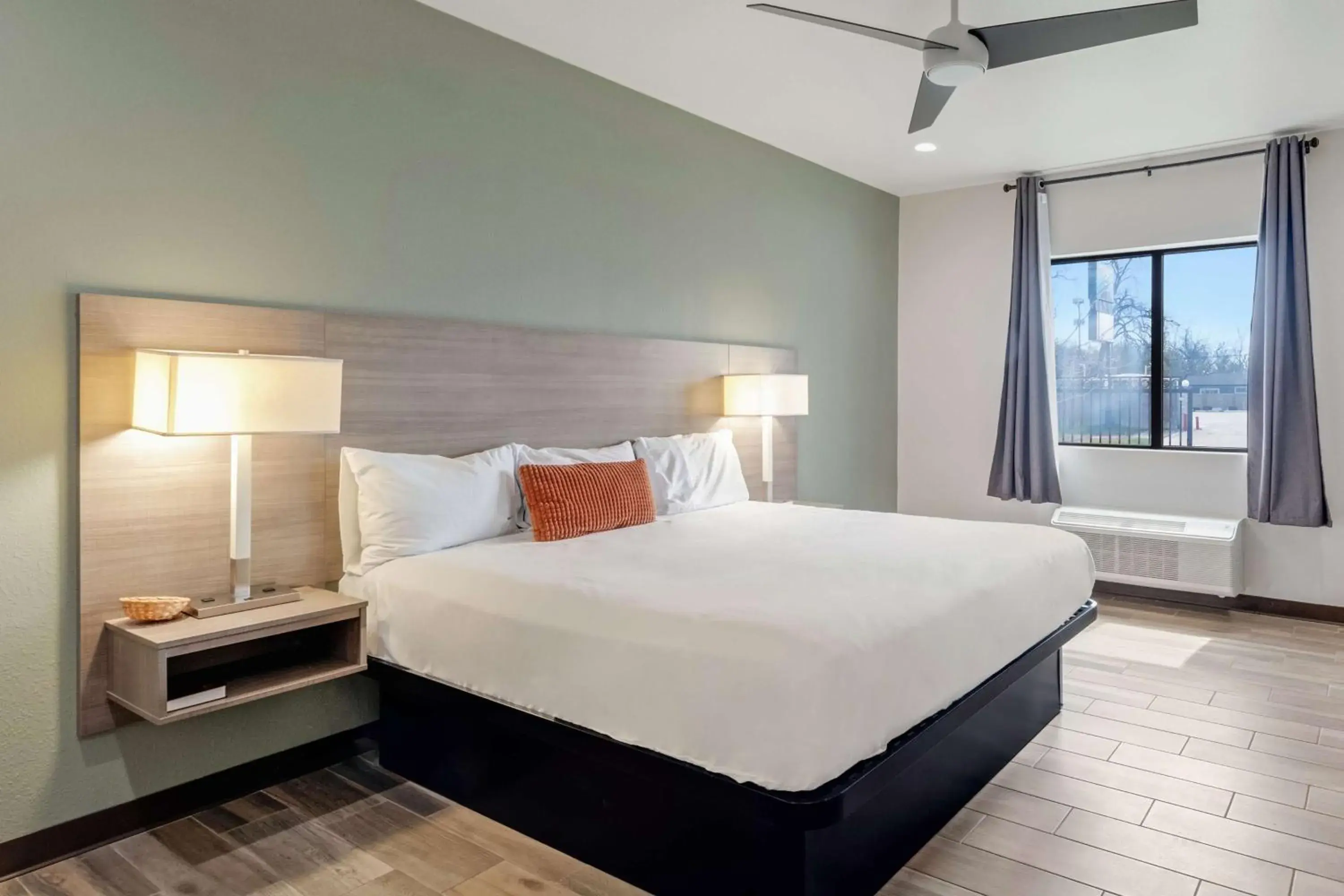 King Suite in Americas Best Value Inn San Antonio Downtown Riverwalk King Suite in Americas Best Value Inn San Antonio Downtown Riverwalk