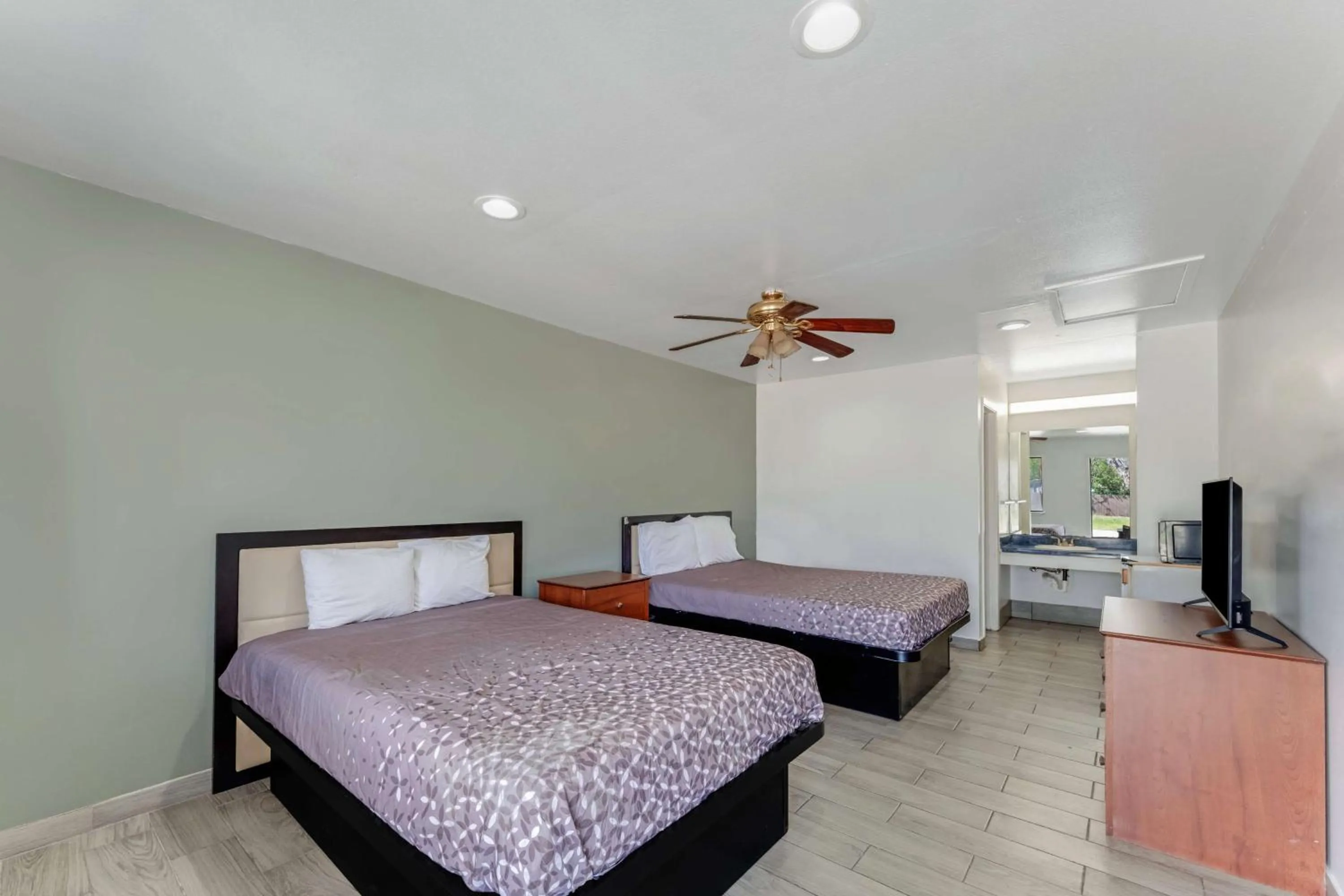 Bedroom, Bed in Americas Best Value Inn San Antonio Downtown Riverwalk