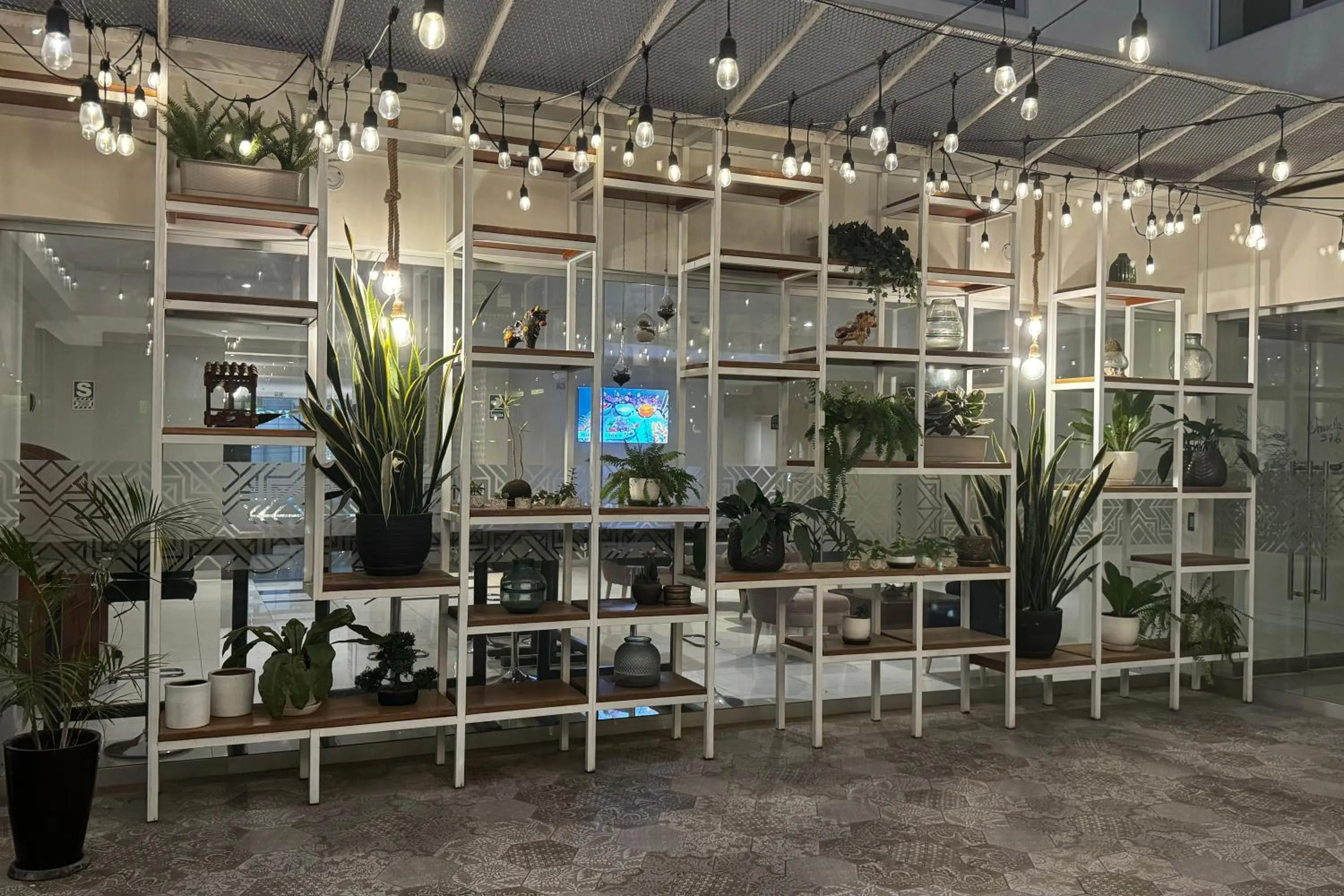 Restaurant/places to eat in Hotel Britania Crystal Collection