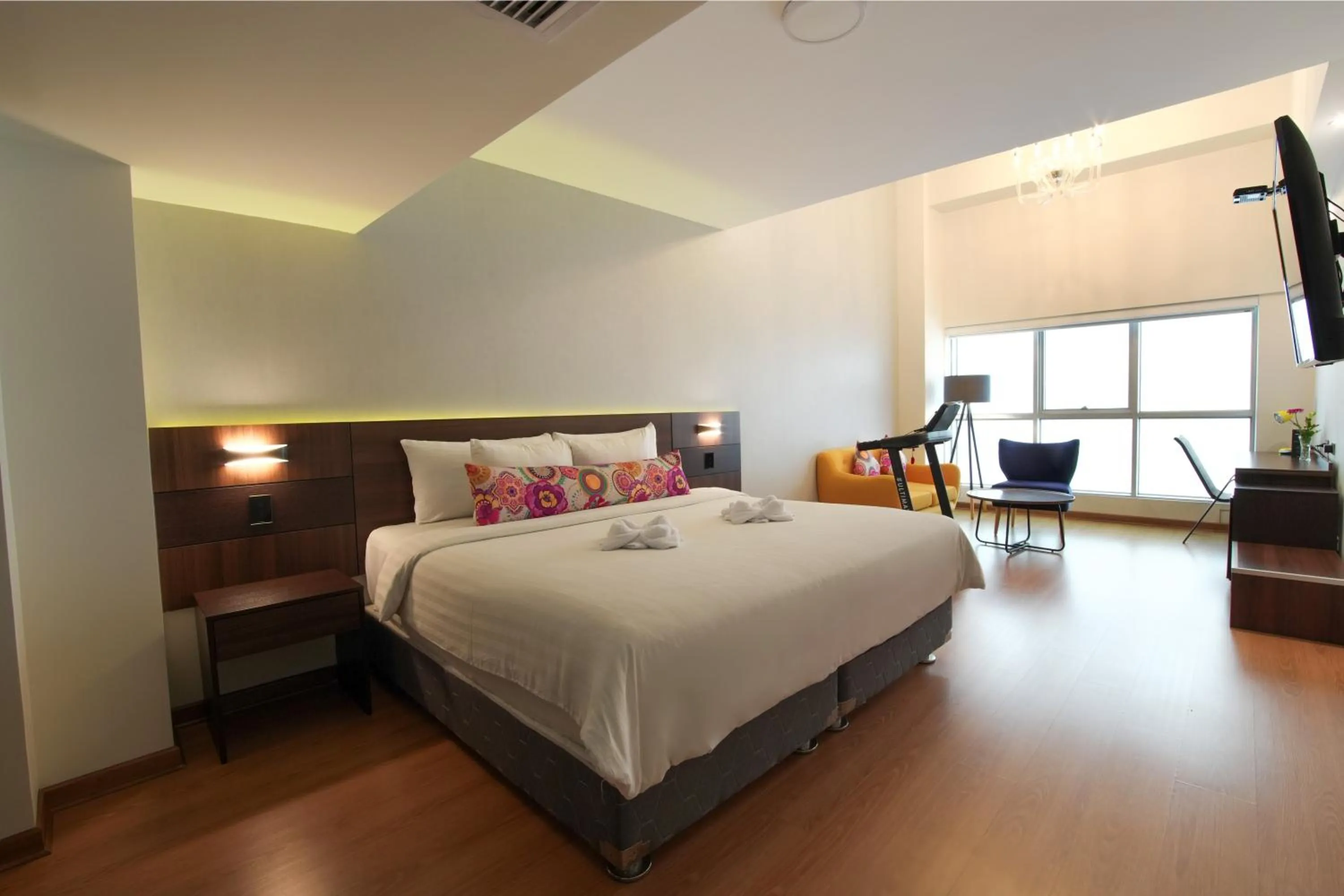 Decorative detail, Bed in Hotel Britania Crystal Collection