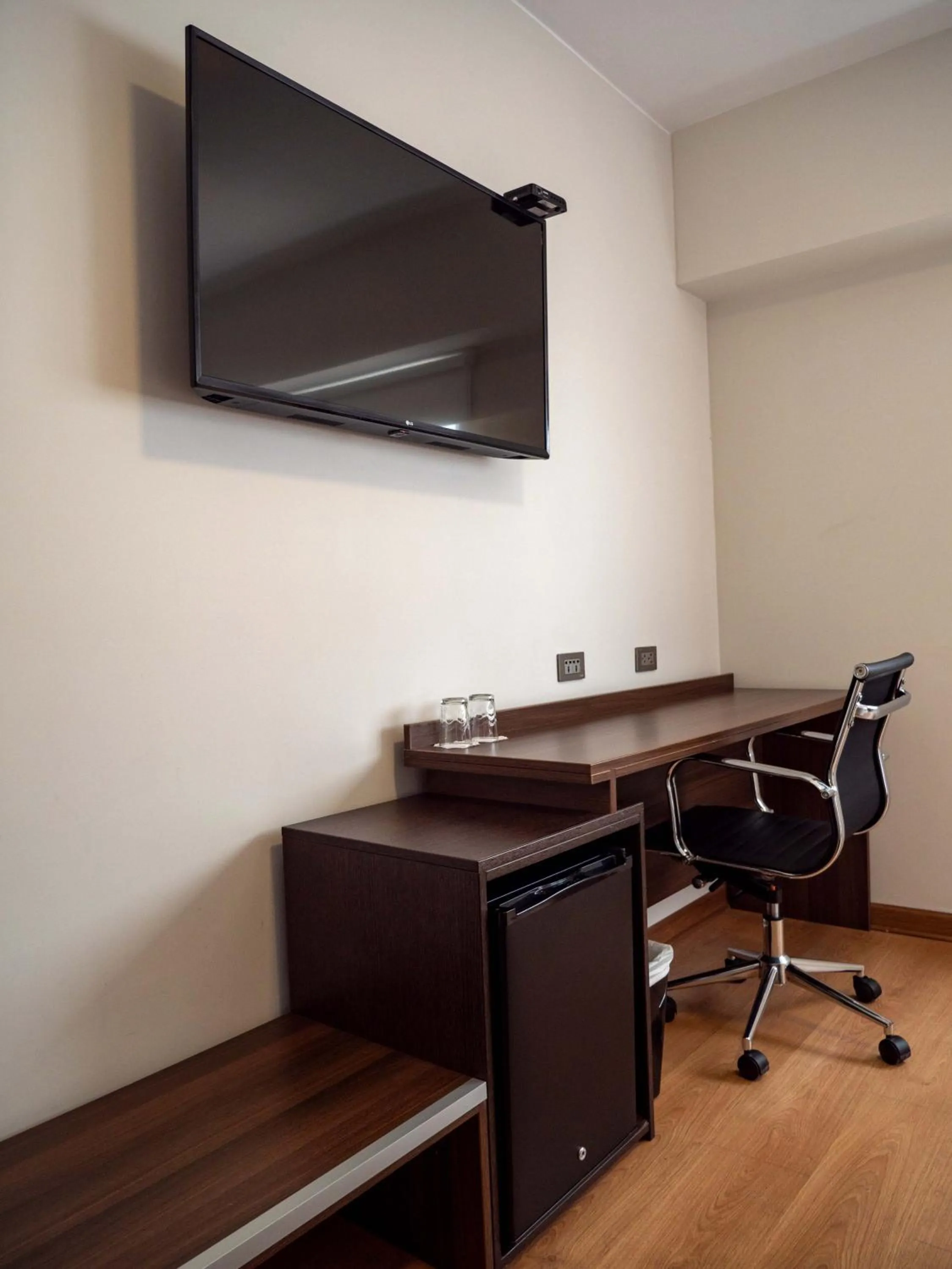 TV and multimedia in Hotel Britania Crystal Collection