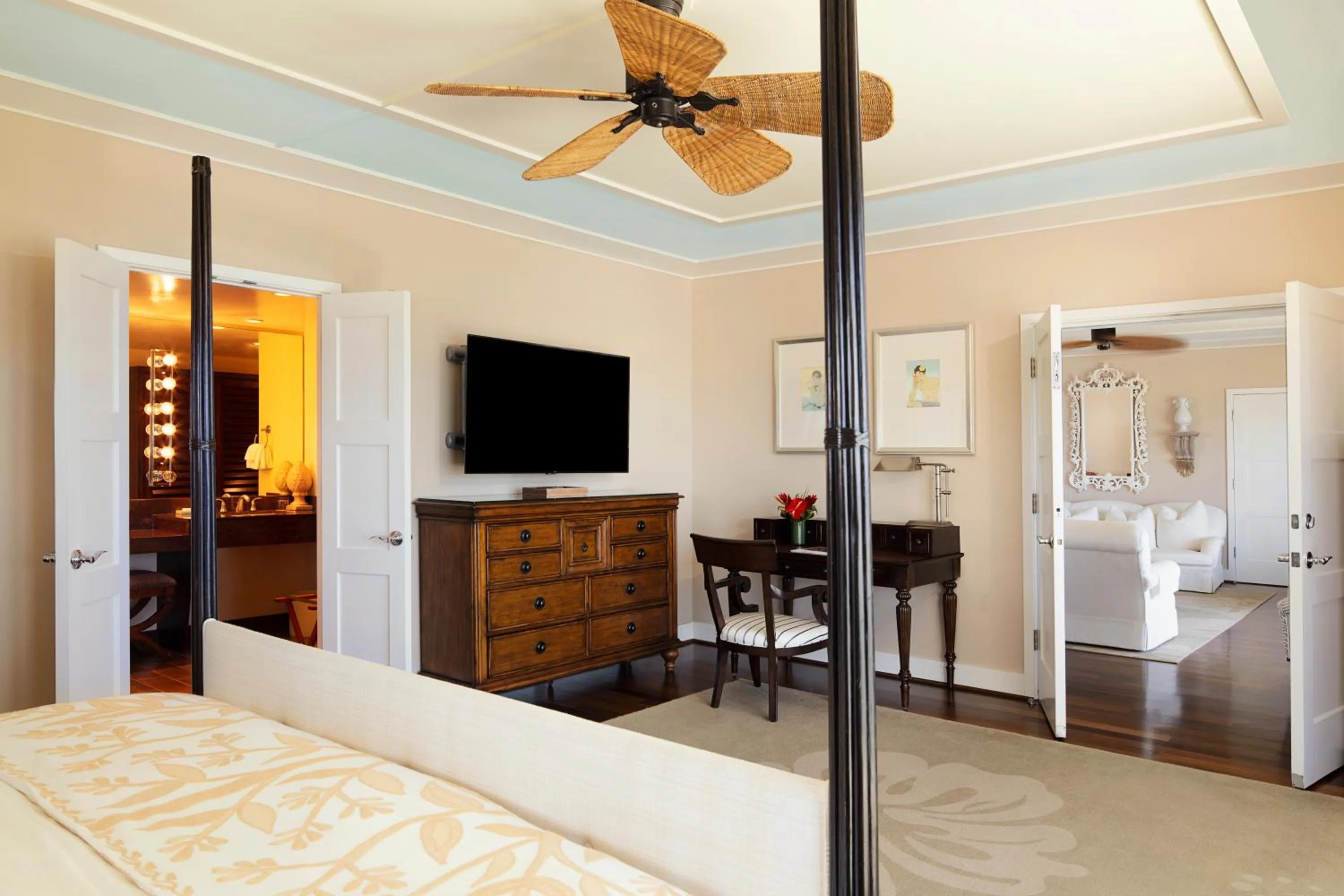 Bedroom, Bed in The Kahala Hotel and Resort