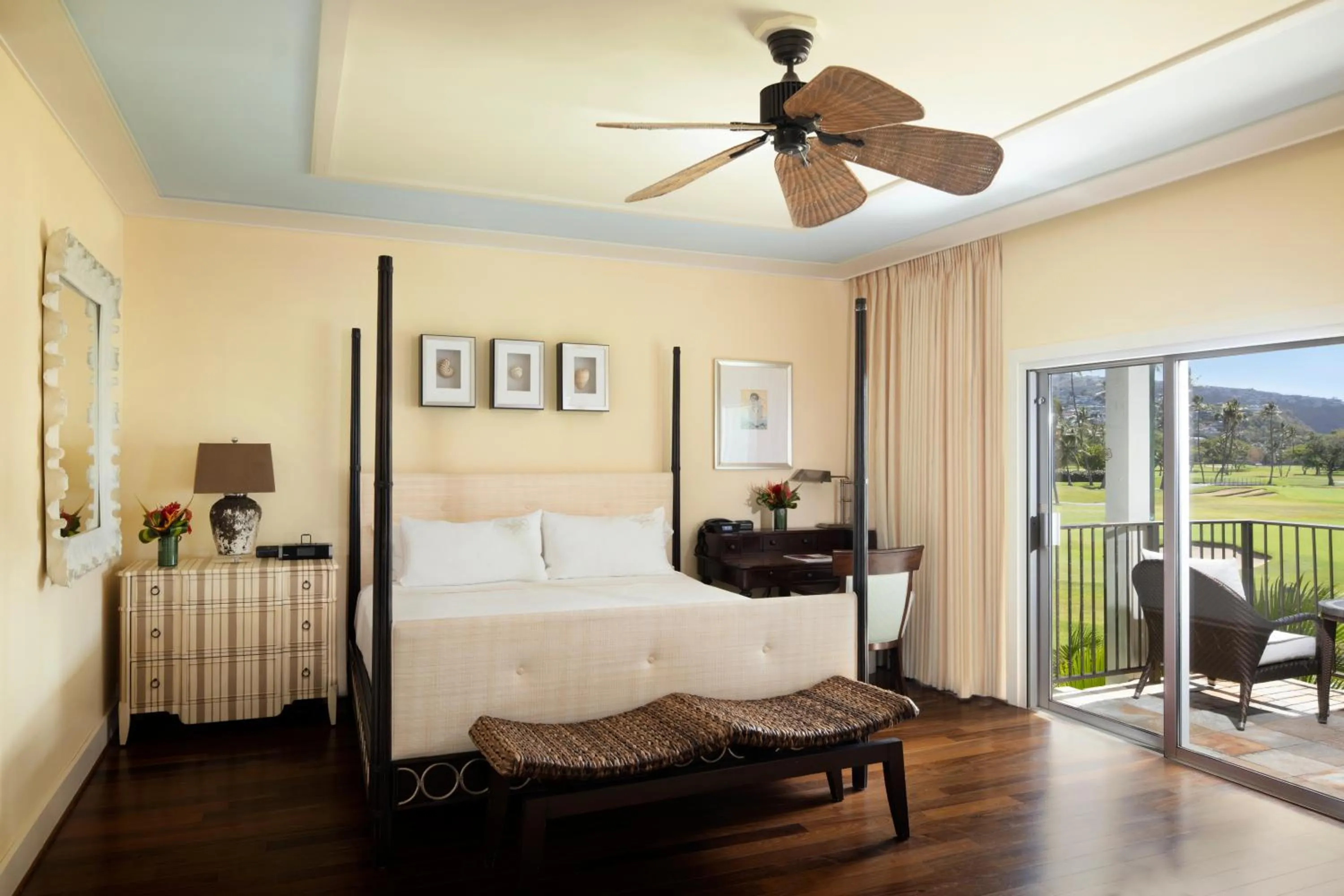 Bed in The Kahala Hotel and Resort