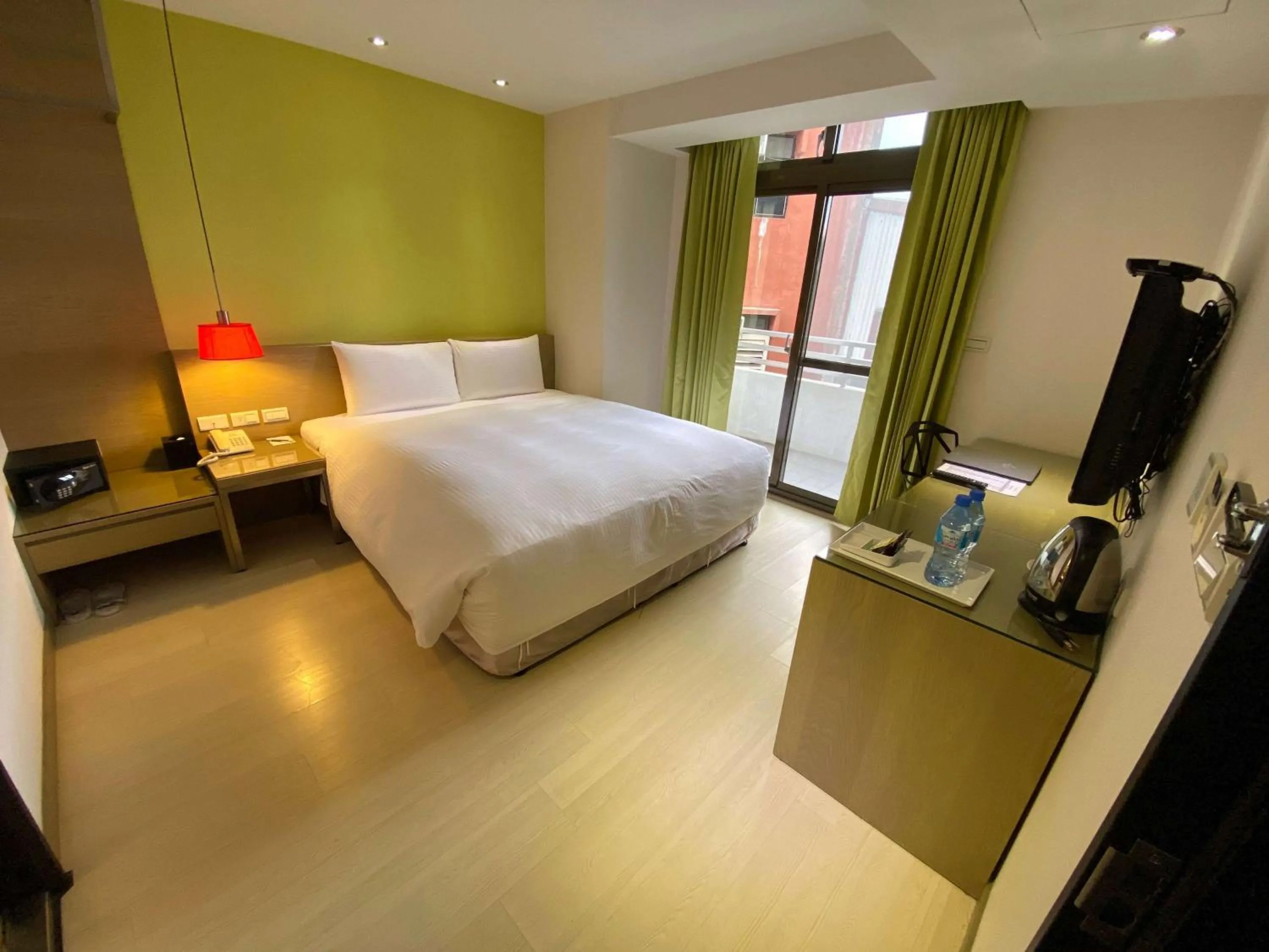Photo of the whole room, Bed in Ramada Encore By Wyndham Hualien