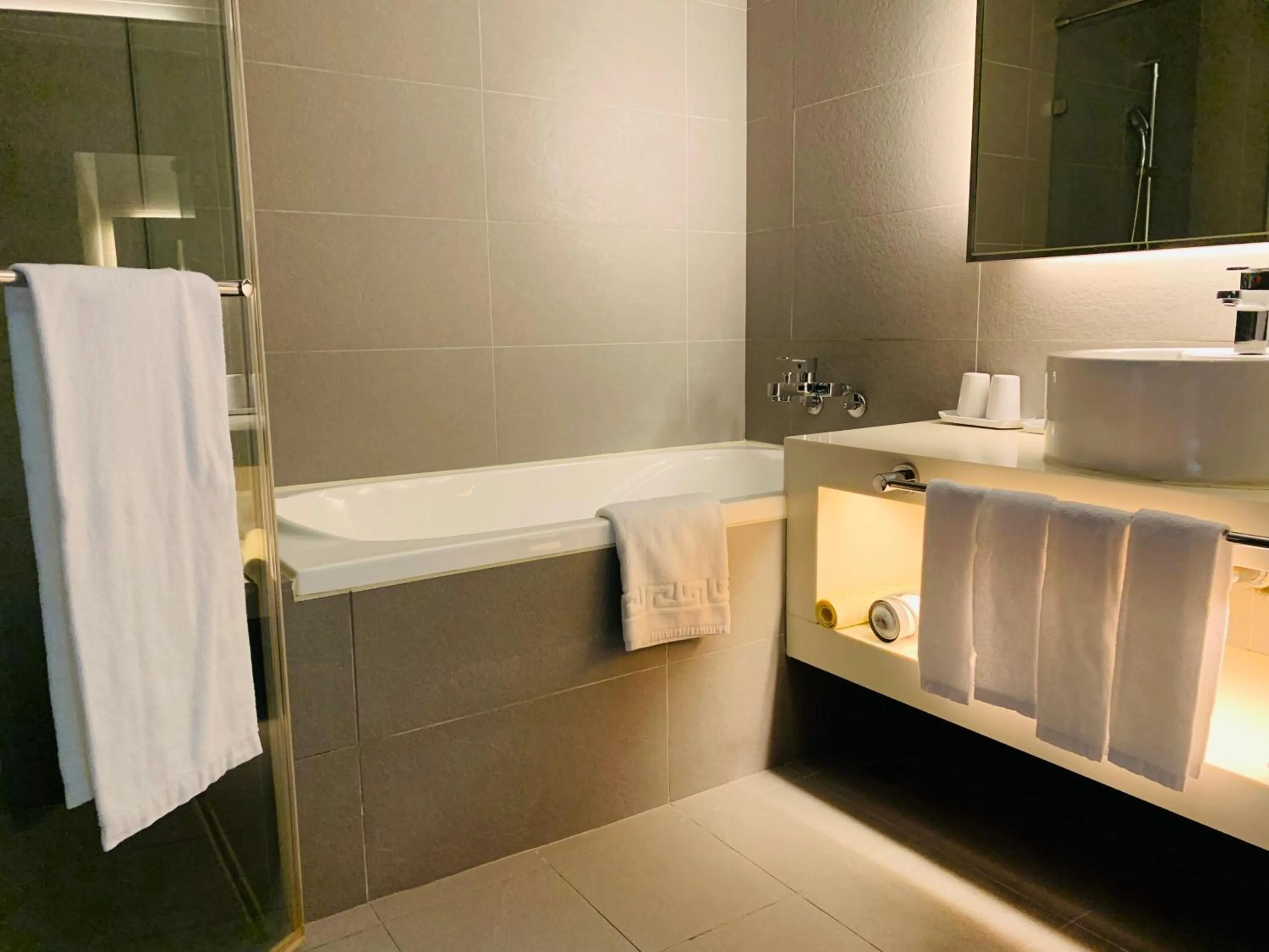 Shower in Ramada Encore By Wyndham Hualien
