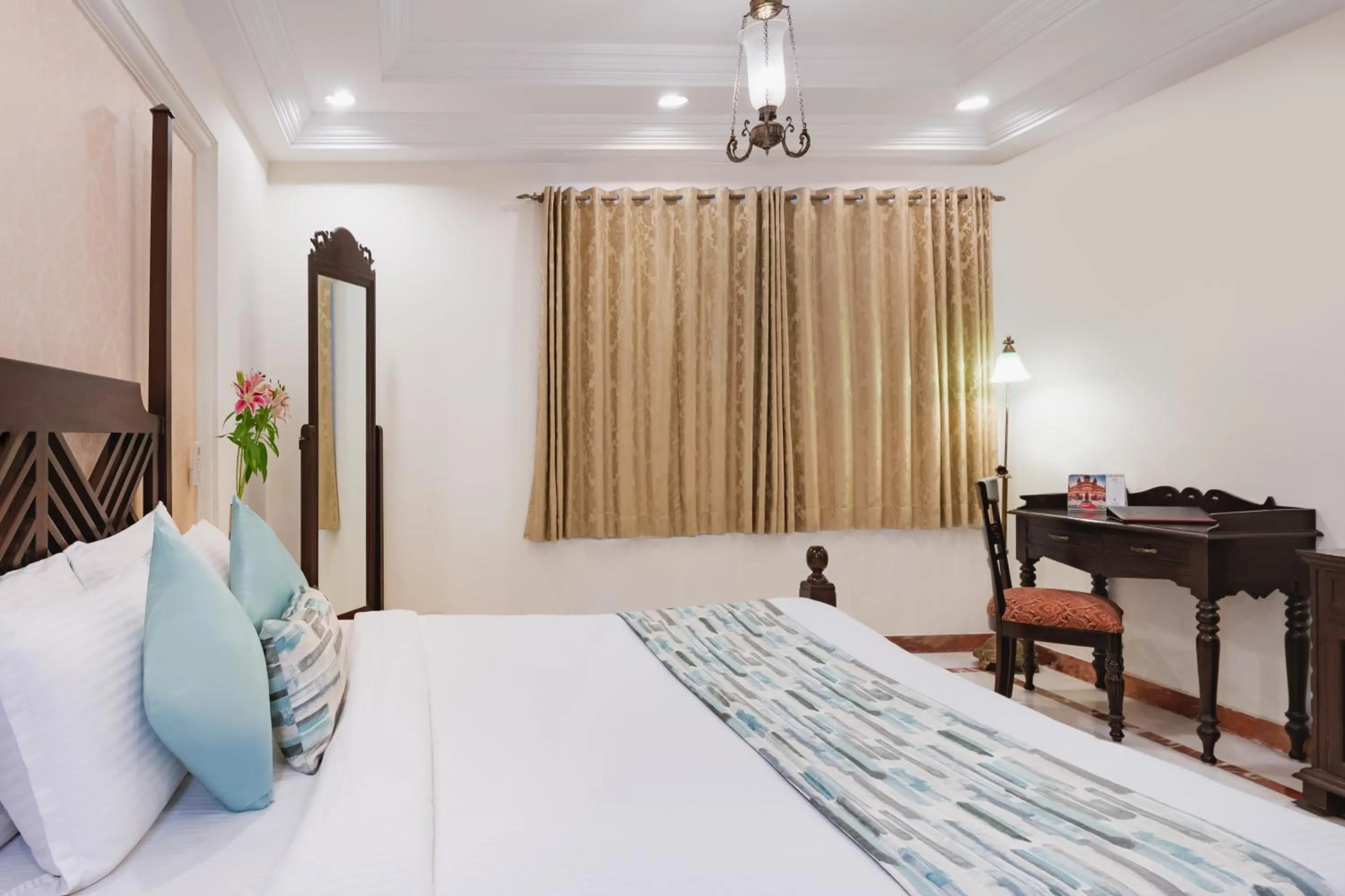 Bedroom, Bed in Shree Vallabh Vilas Lords Plaza Nathdwara - Pure Veg