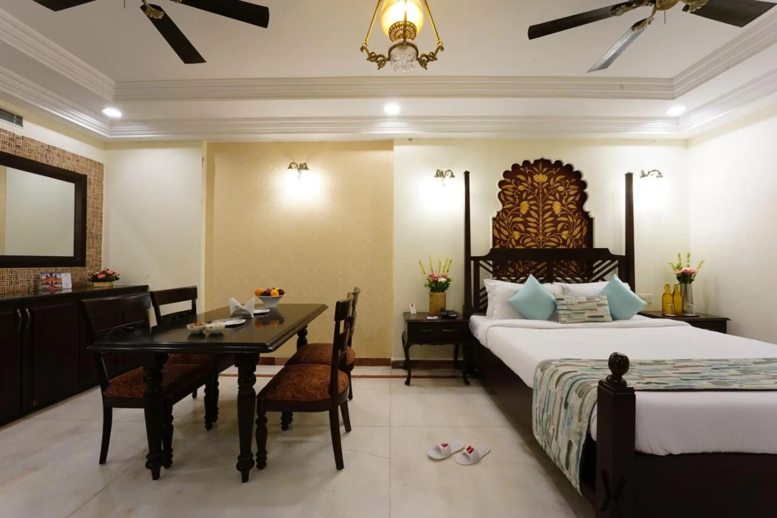 Dining area, Bed in Shree Vallabh Vilas Lords Plaza Nathdwara - Pure Veg
