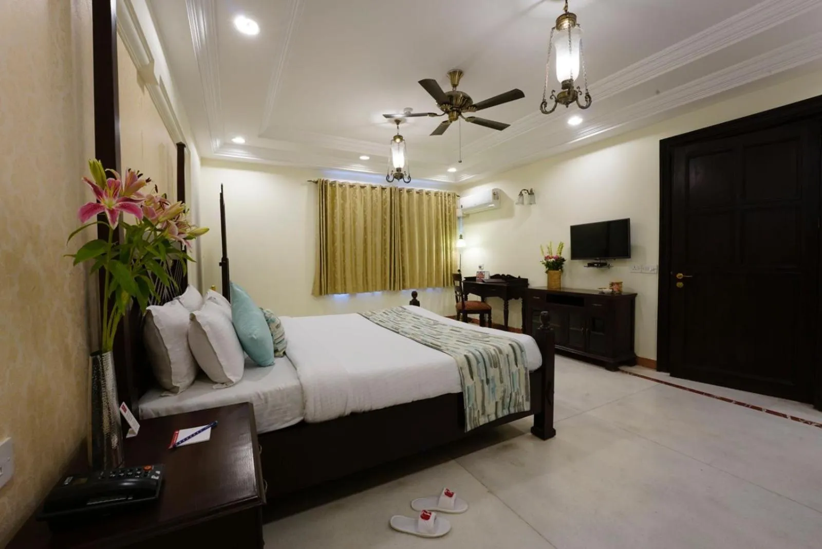 Bedroom, Bed in Shree Vallabh Vilas Lords Plaza Nathdwara - Pure Veg