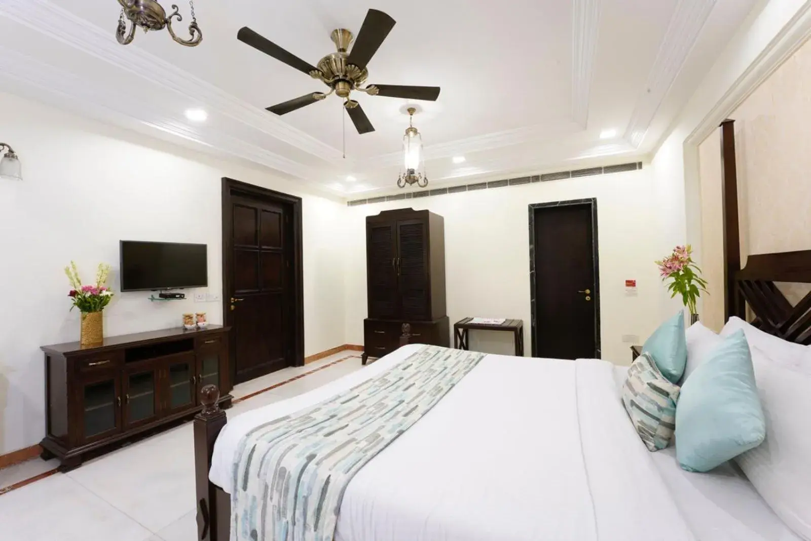 Deluxe Suite with Darshan Convenience & Ticket Support - single occupancy in Shree Vallabh Vilas Lords Plaza Nathdwara - Pure Veg Deluxe Suite with Darshan Convenience & Ticket Support - single occupancy in Shree Vallabh Vilas Lords Plaza Nathdwara - Pure Veg