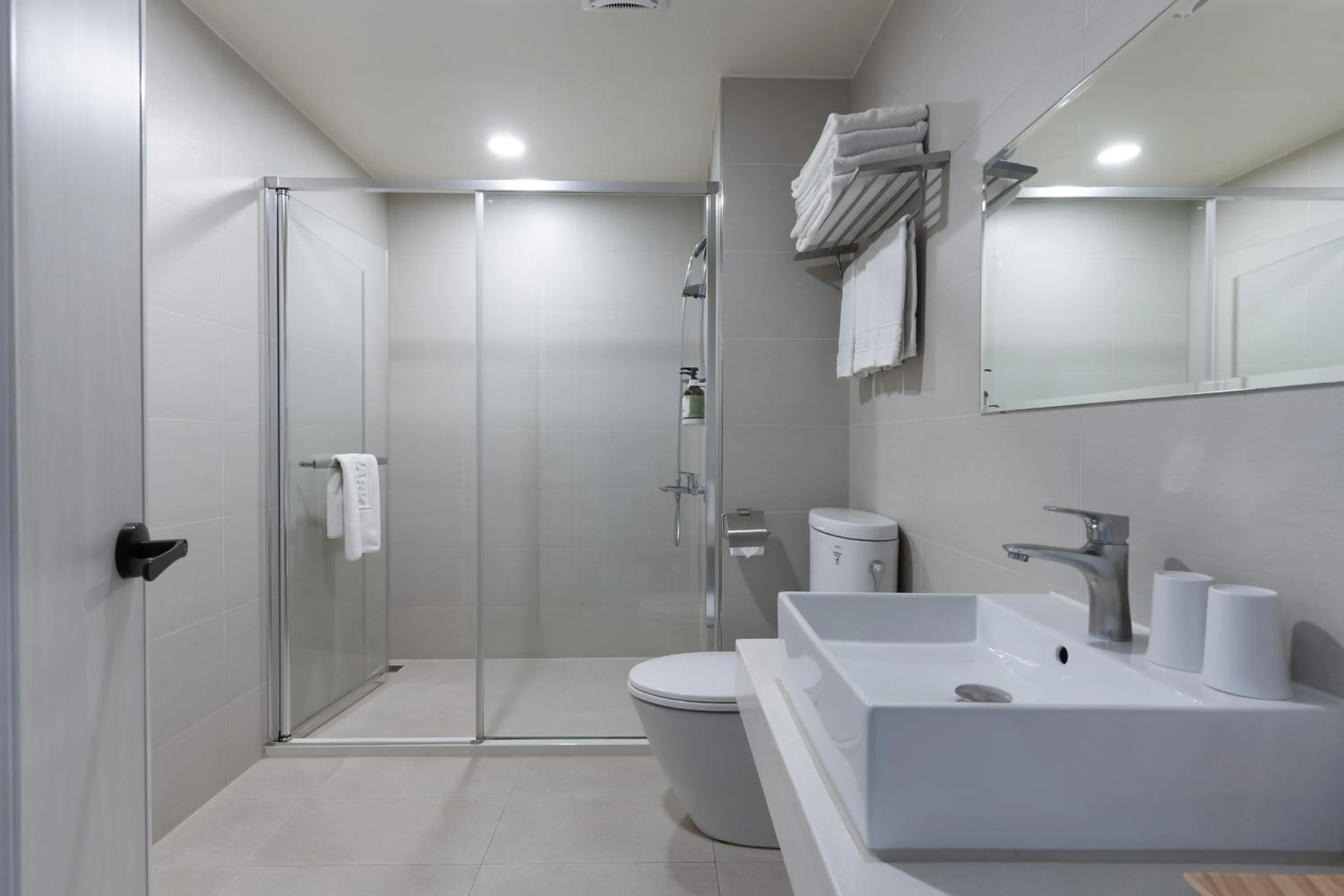 Shower in Fengjia JinRui Hotel