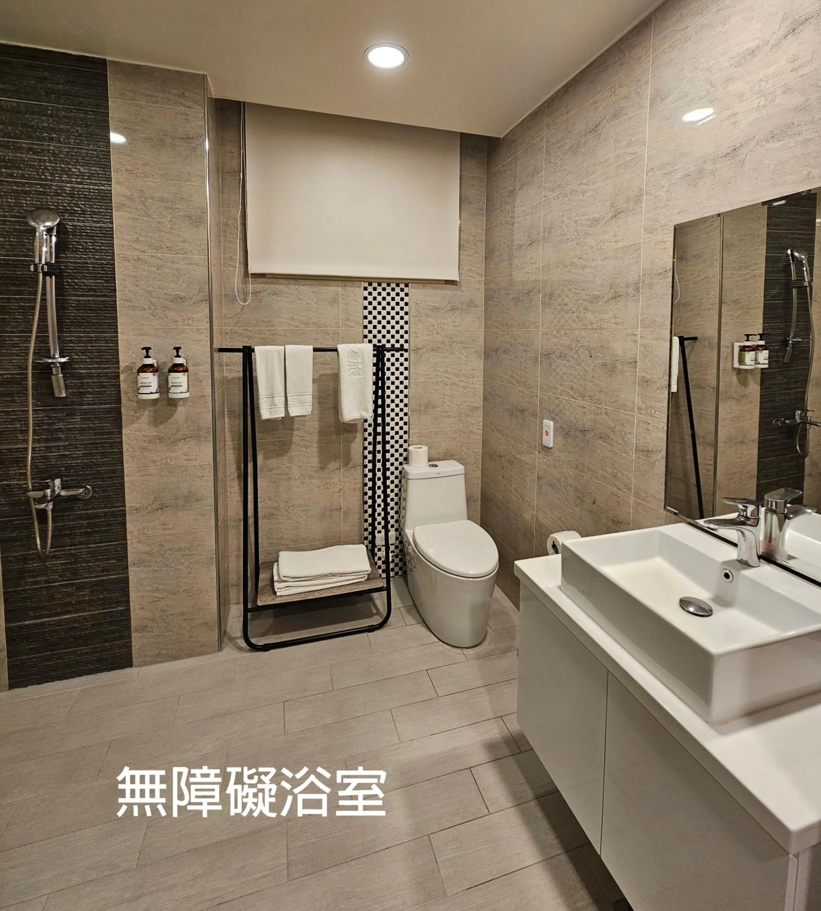 Bathroom in Fengjia JinRui Hotel