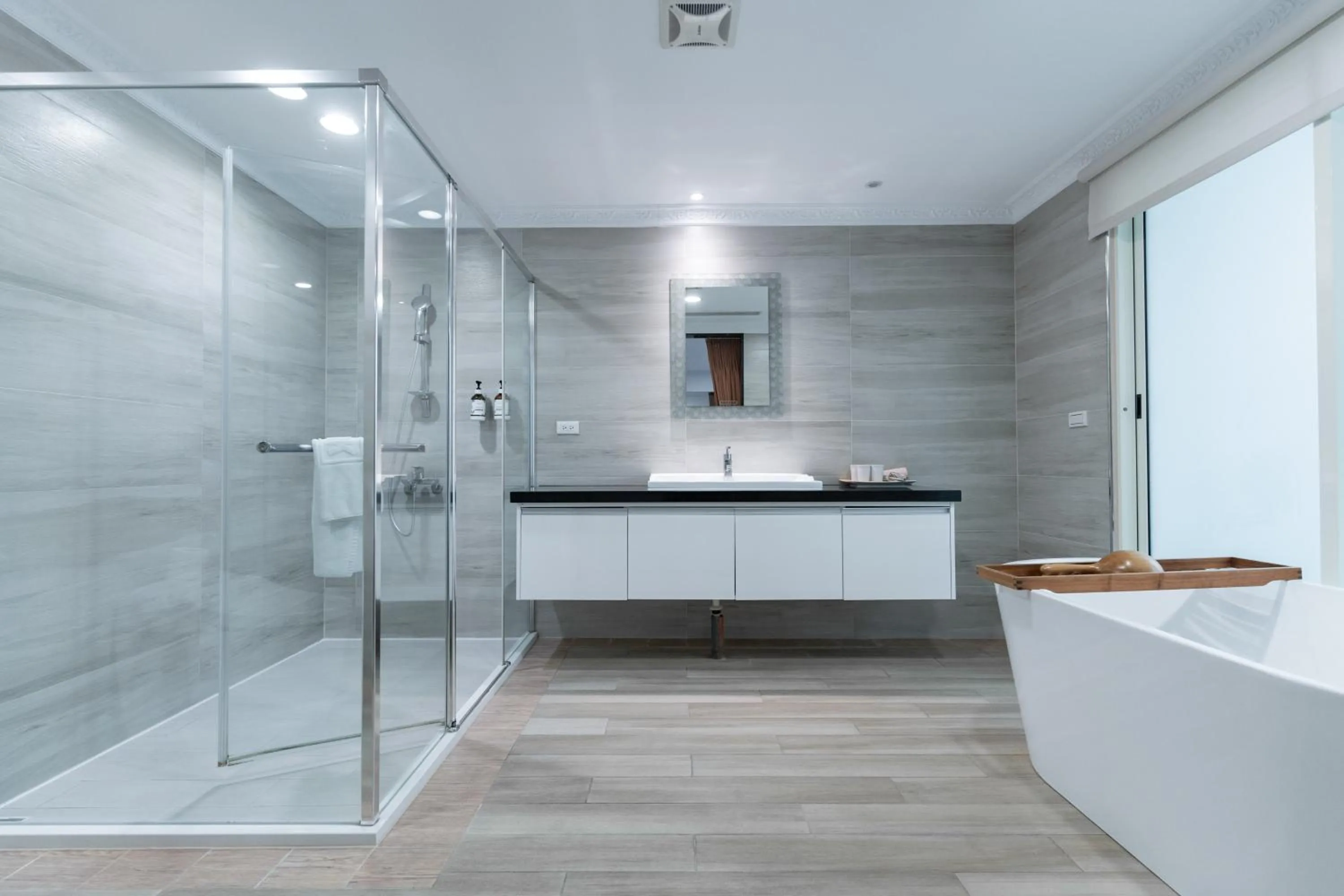 Shower in Fengjia JinRui Hotel