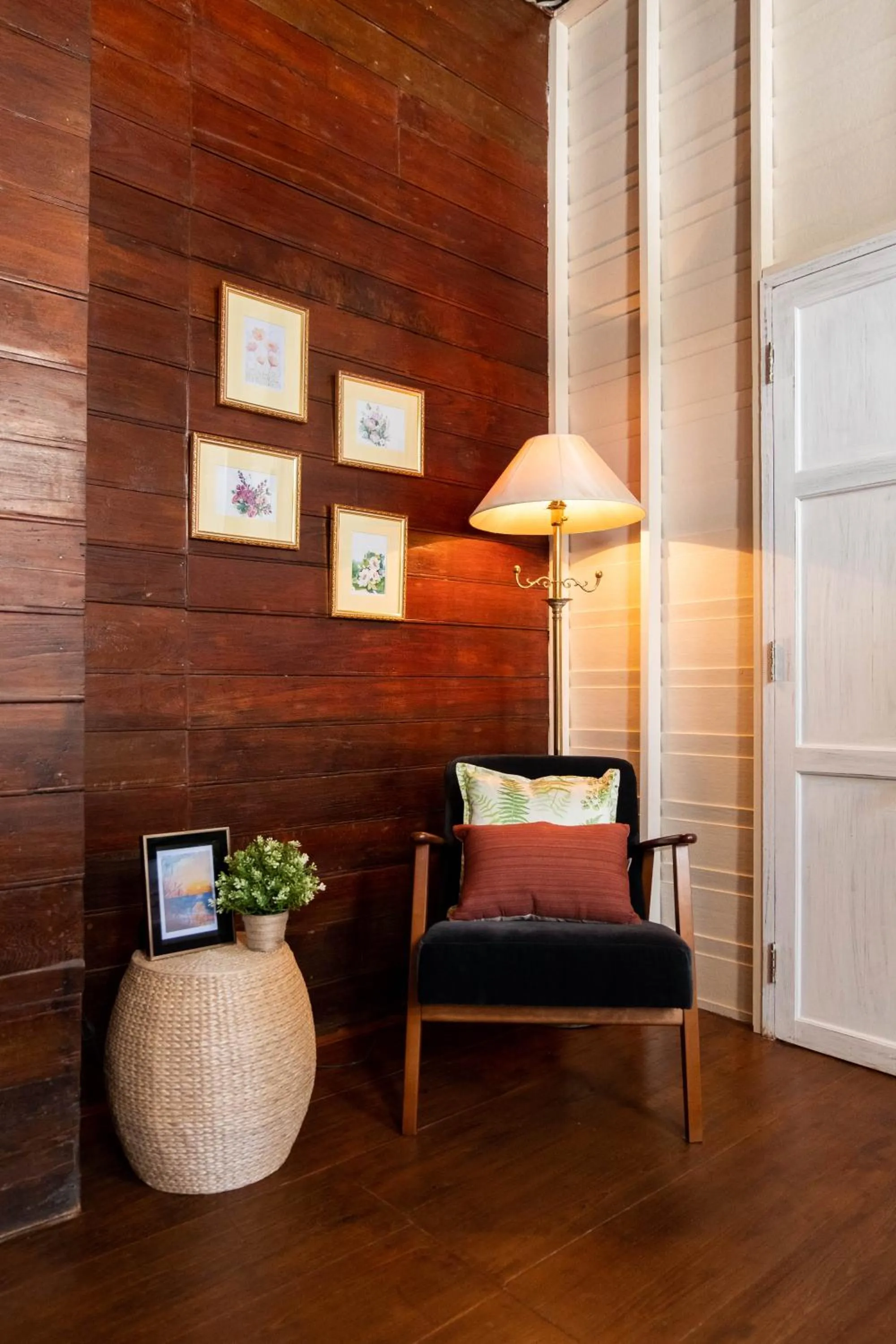 Seating area in Baan Suan Krung Kao