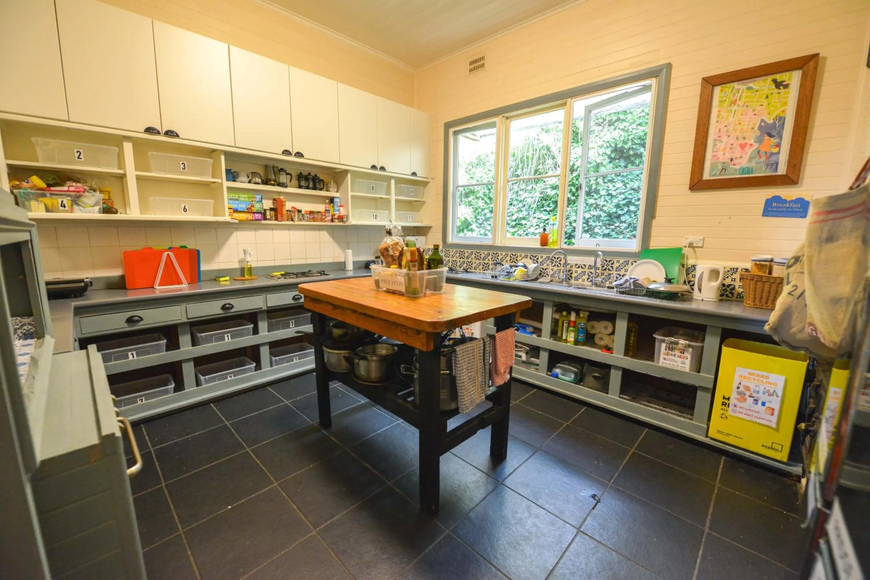 Kitchen or kitchenette in No14 Lovel St