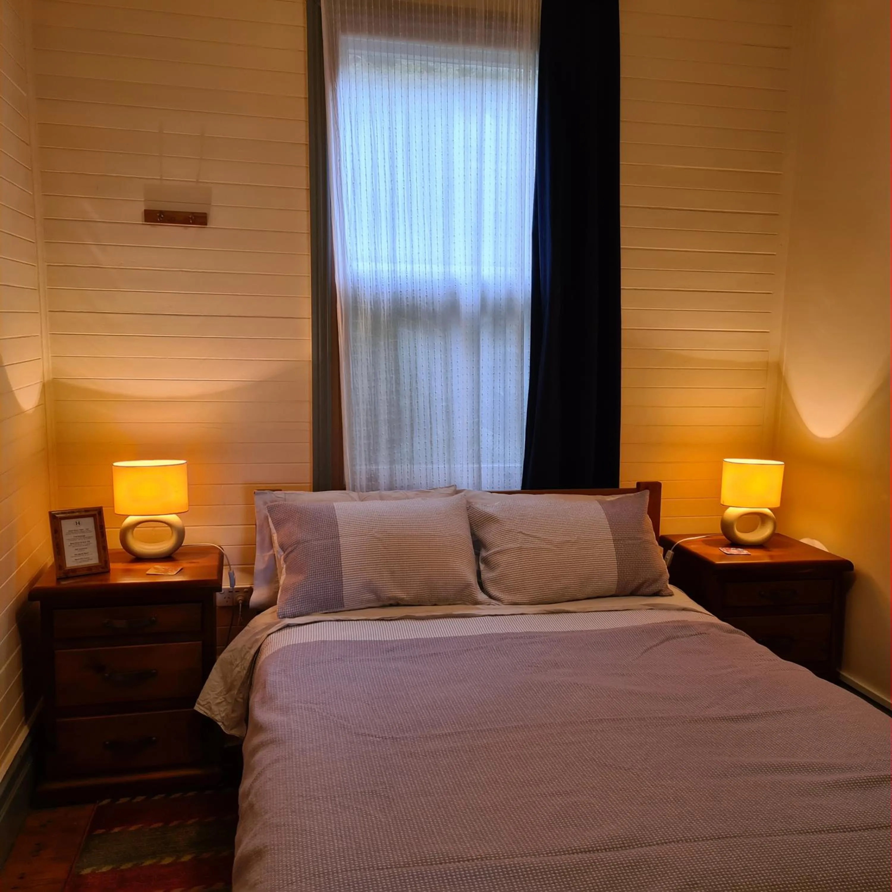 Photo of the whole room, Bed in No14 Lovel St