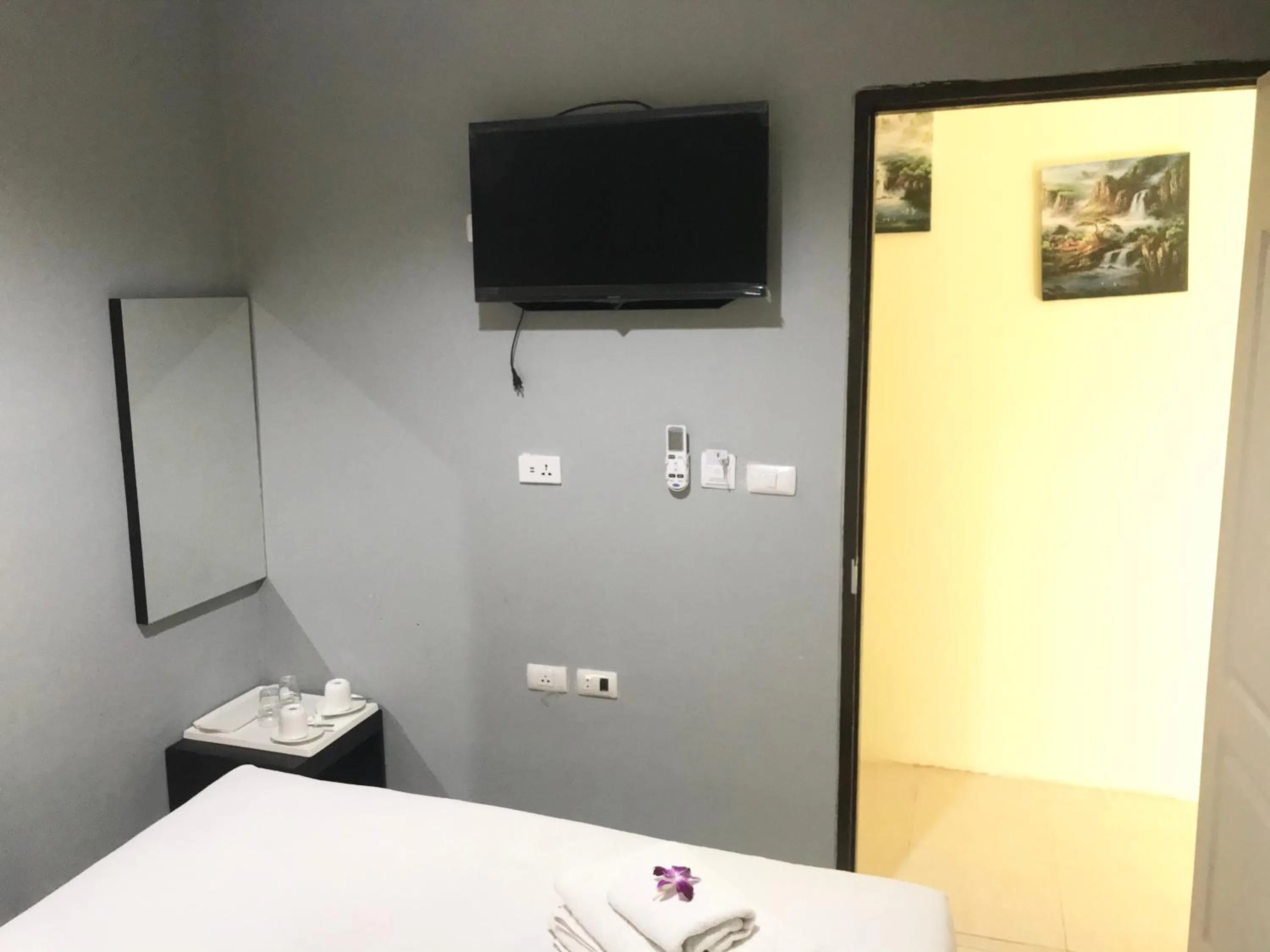 Bed in HARRYS RESIENDENCE