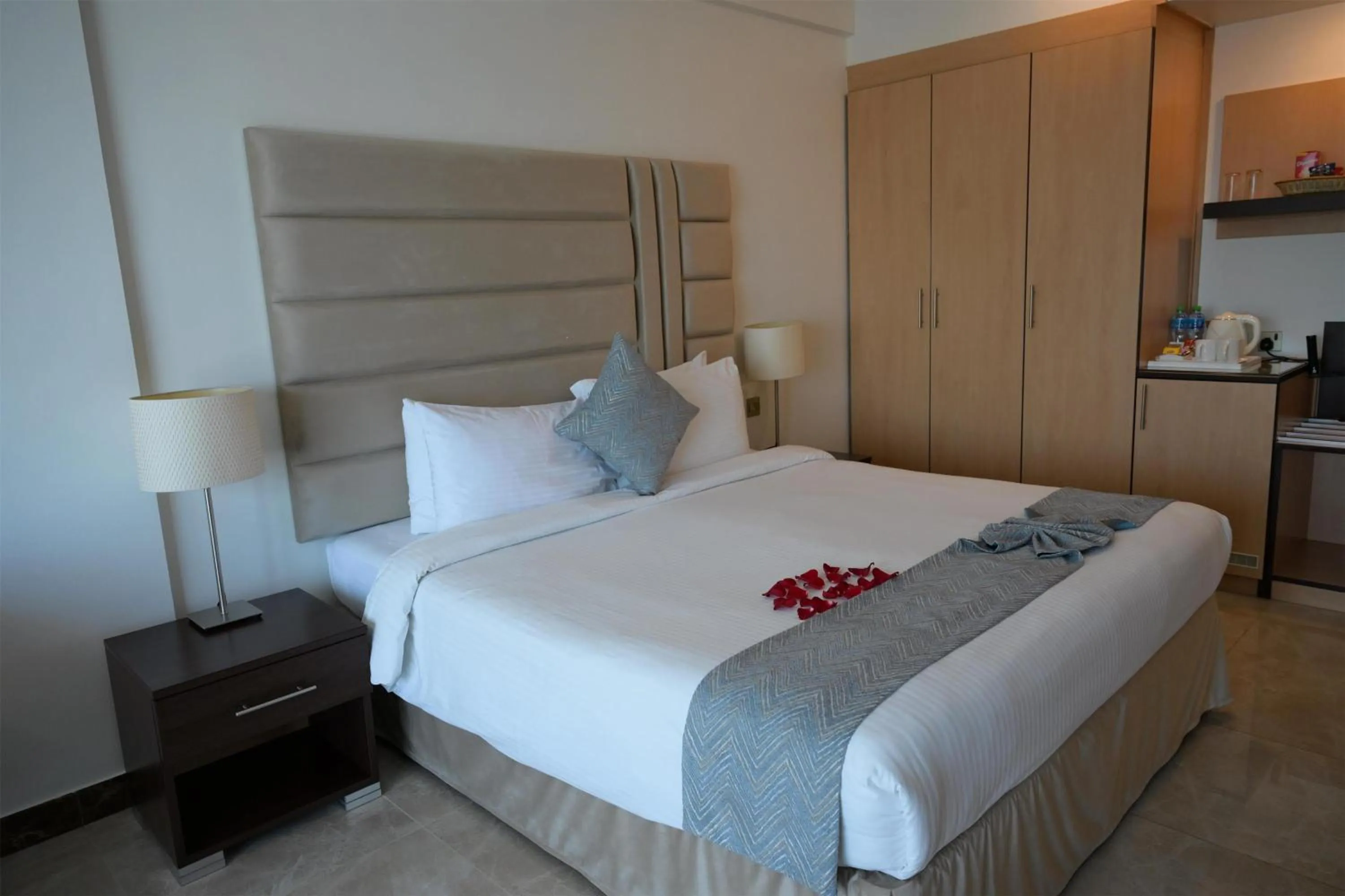 Bedroom, Bed in Best Western Plus Mahboula