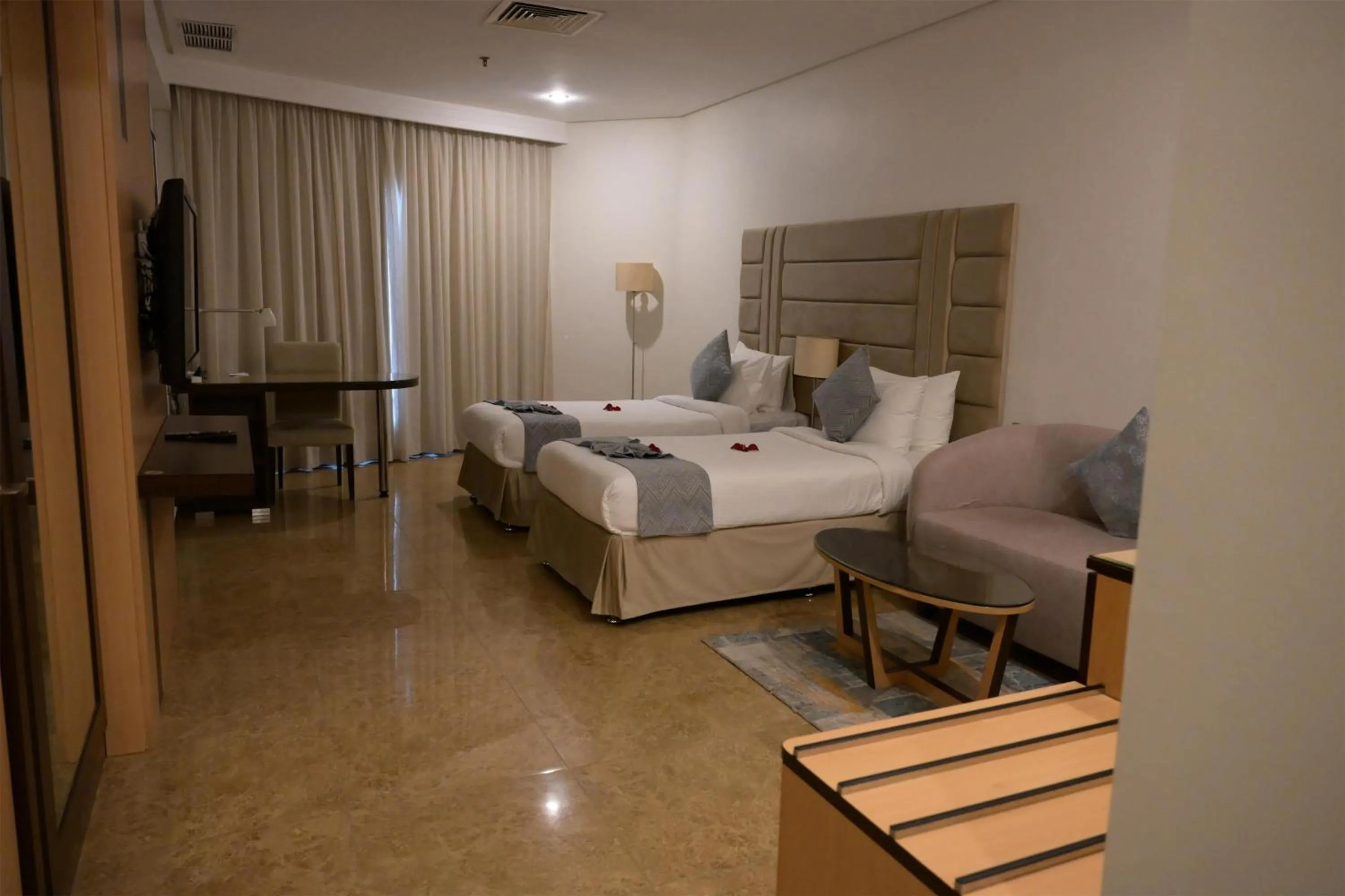 Bedroom, Bed in Best Western Plus Mahboula