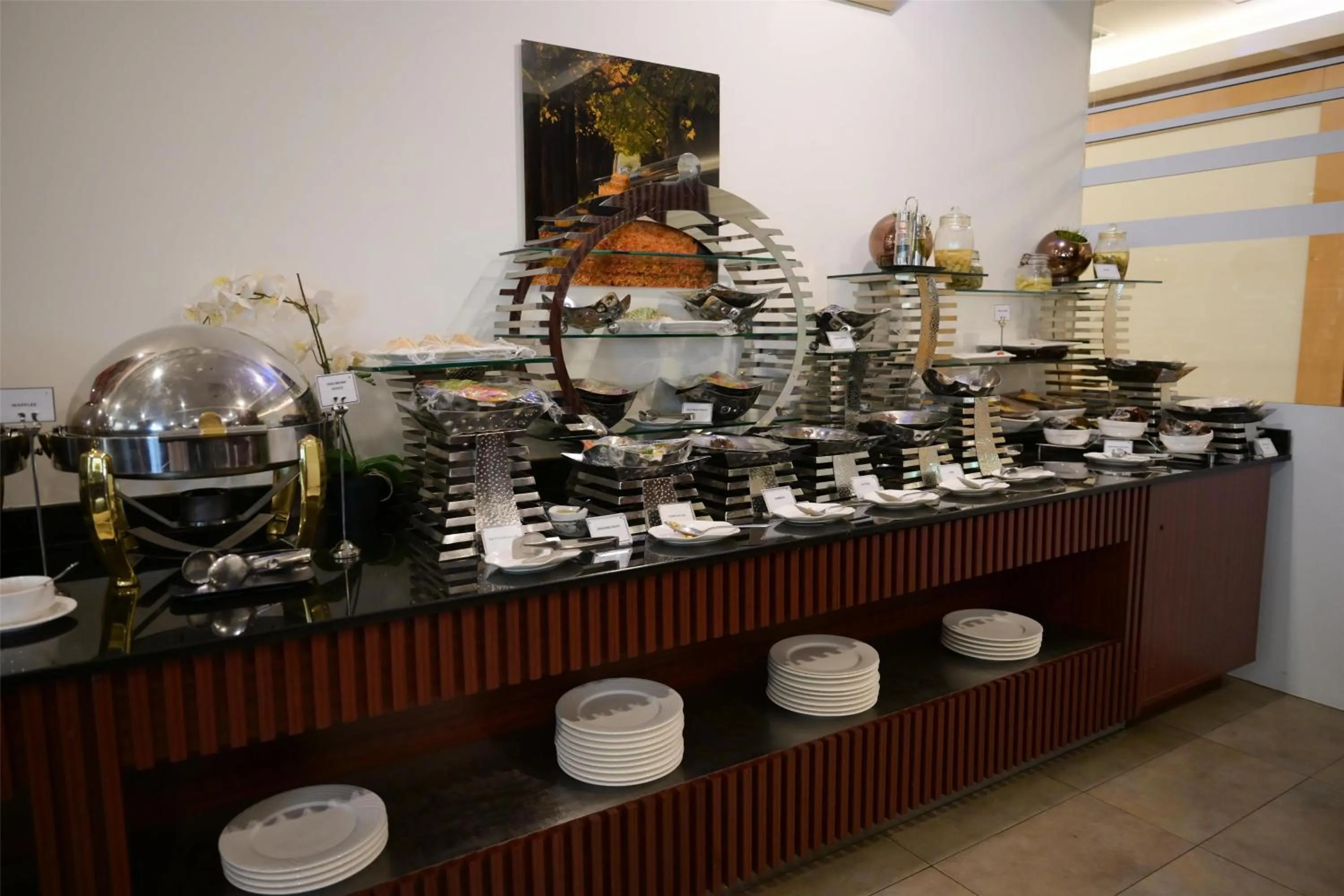 Restaurant/places to eat in Best Western Plus Mahboula