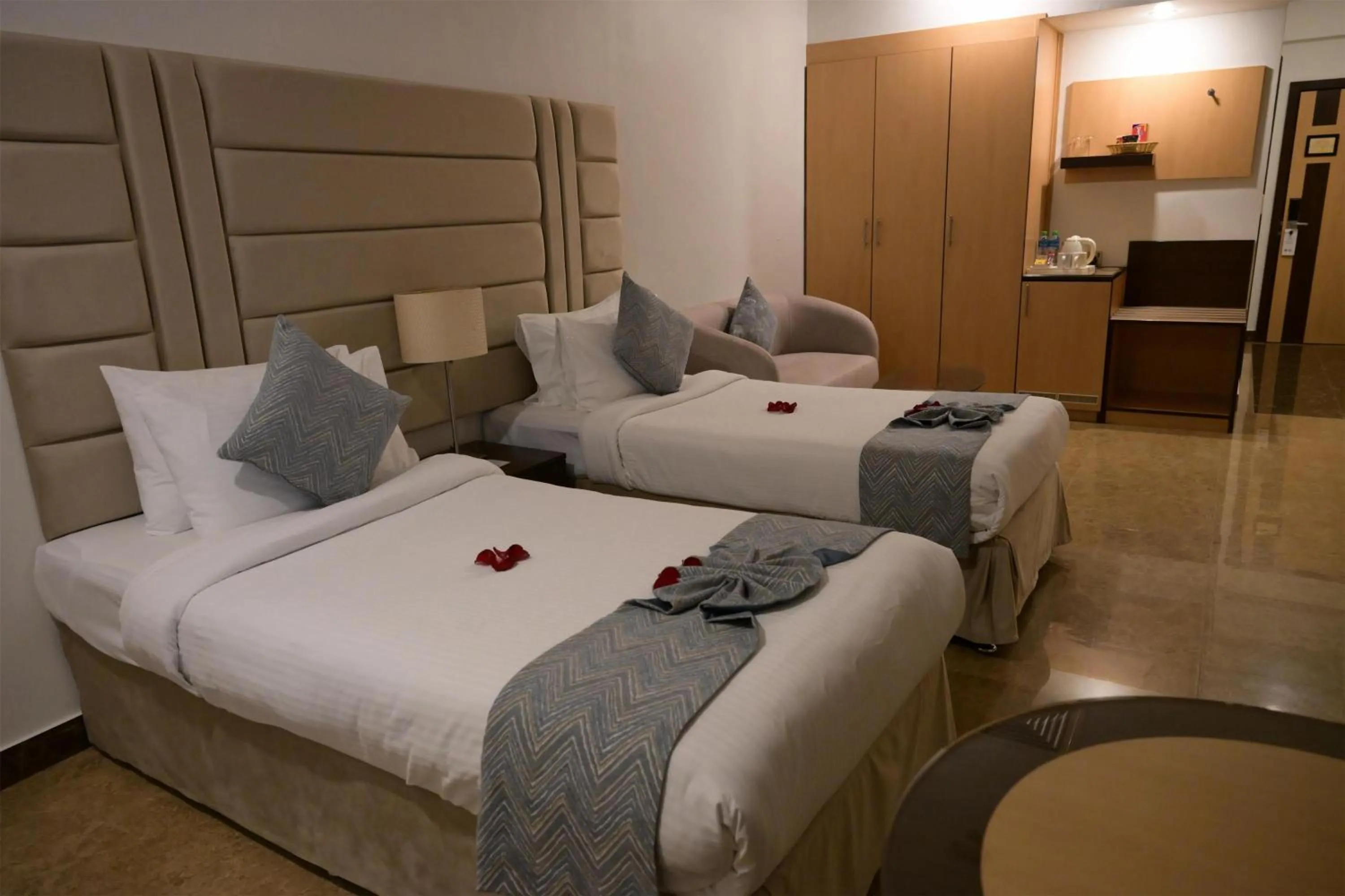 Bedroom, Bed in Best Western Plus Mahboula