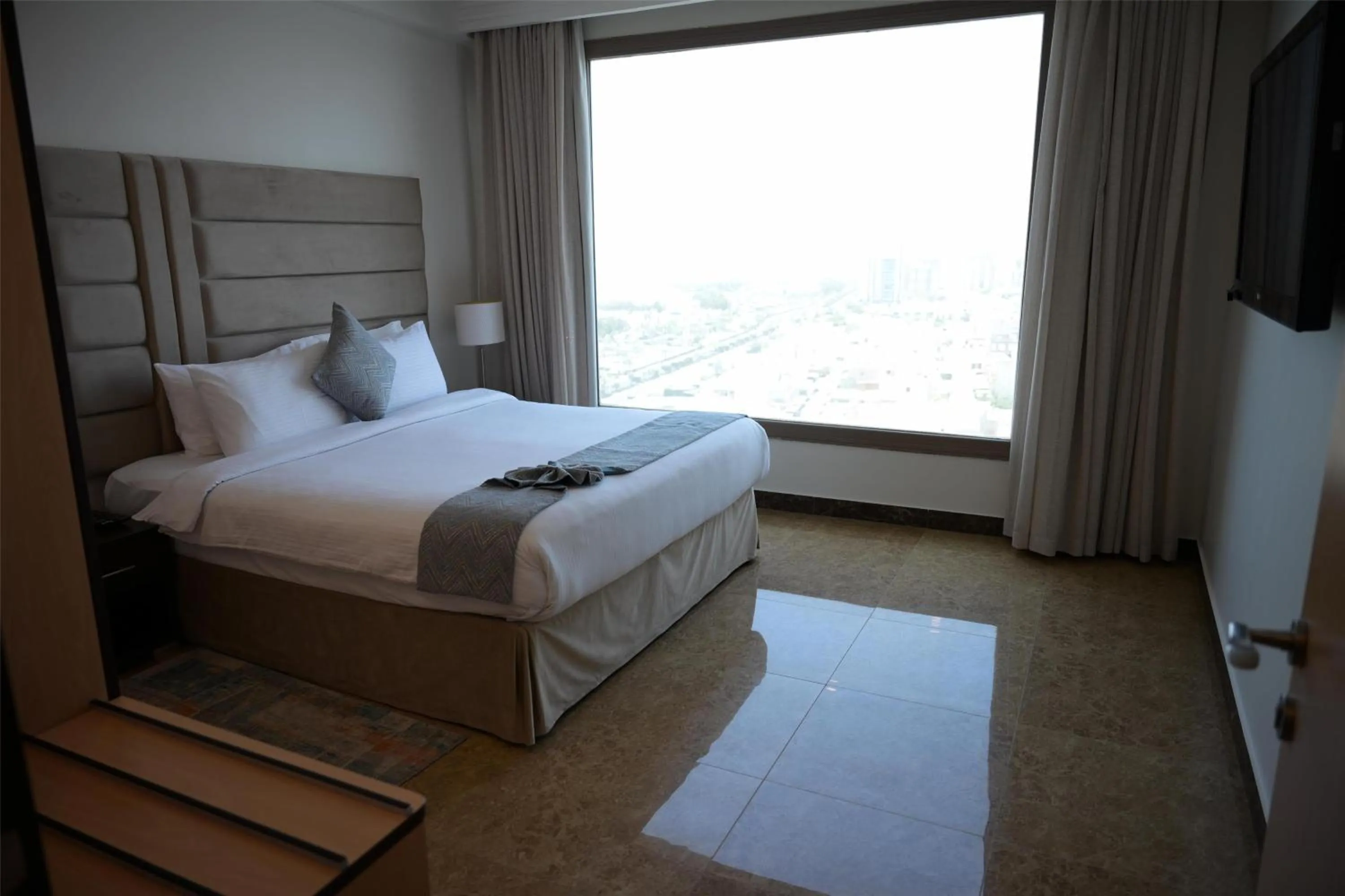 Kitchen or kitchenette, Bed in Best Western Plus Mahboula