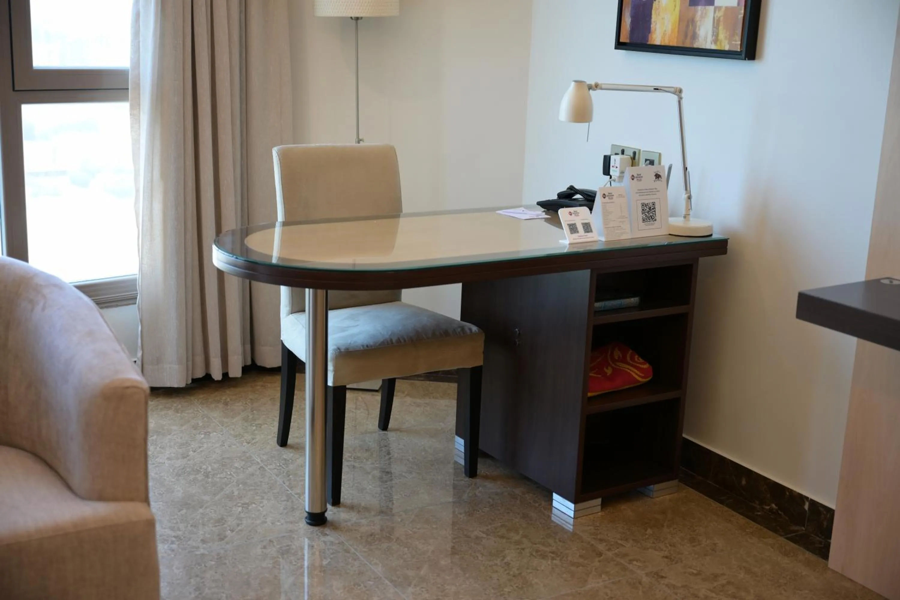 Seating area in Best Western Plus Mahboula