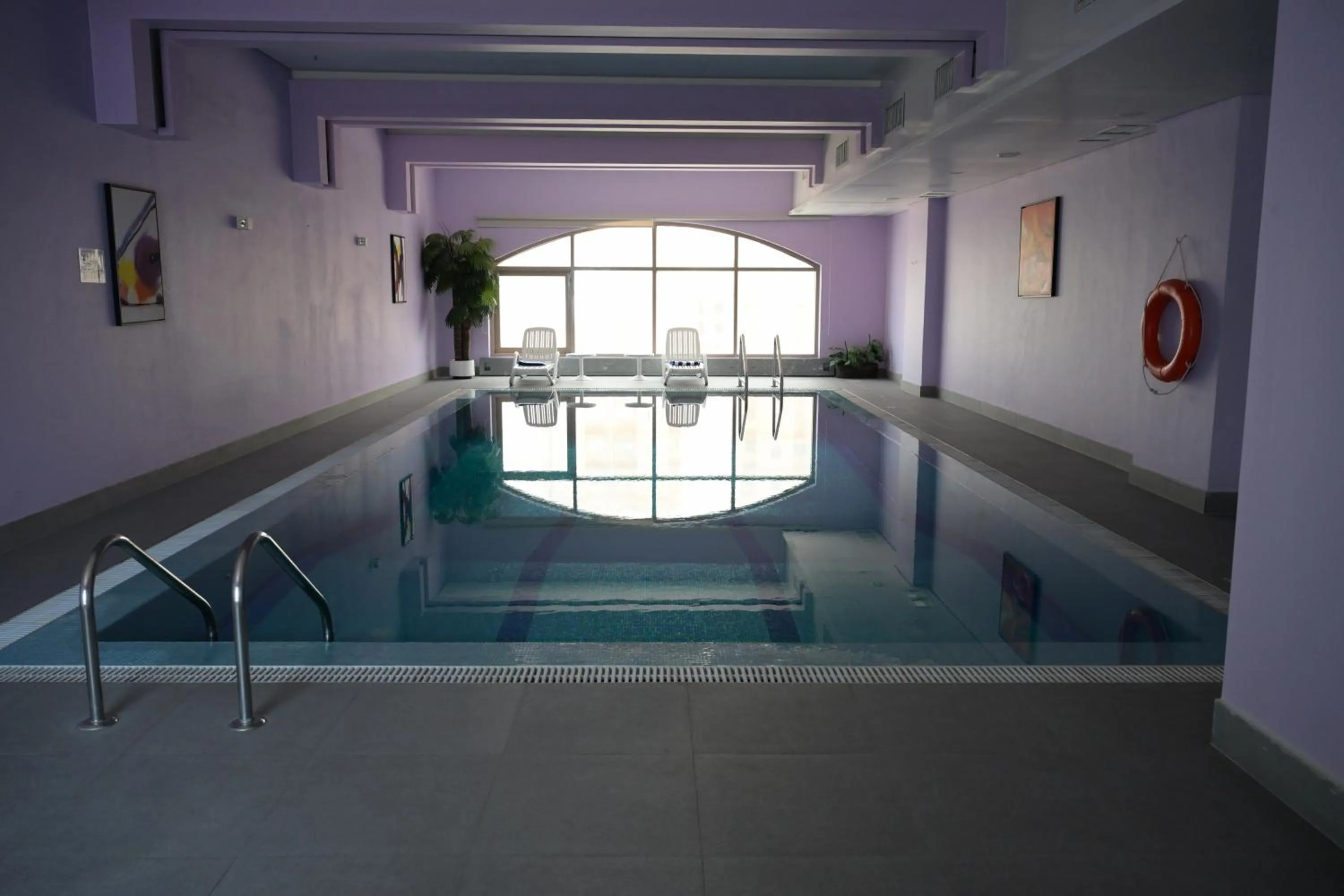 Swimming pool in Best Western Plus Mahboula