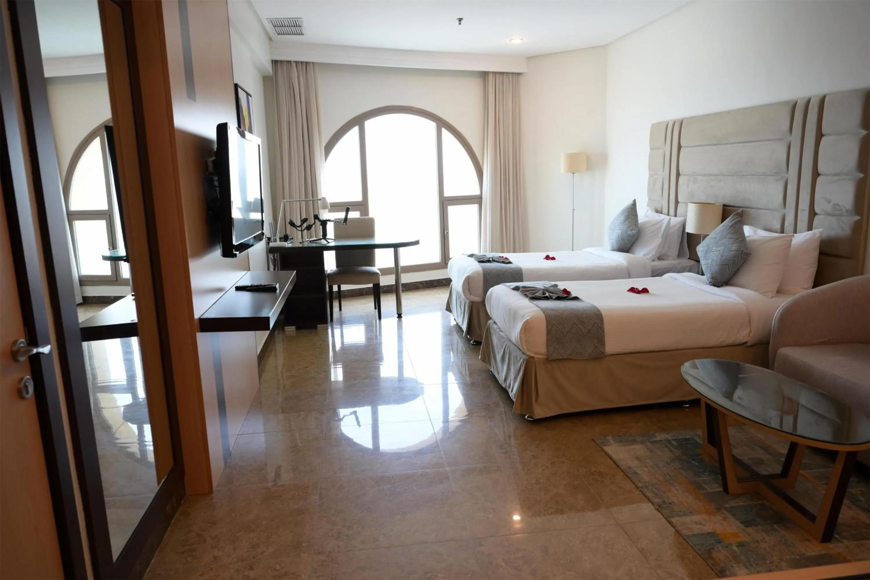 Bedroom, Bed in Best Western Plus Mahboula