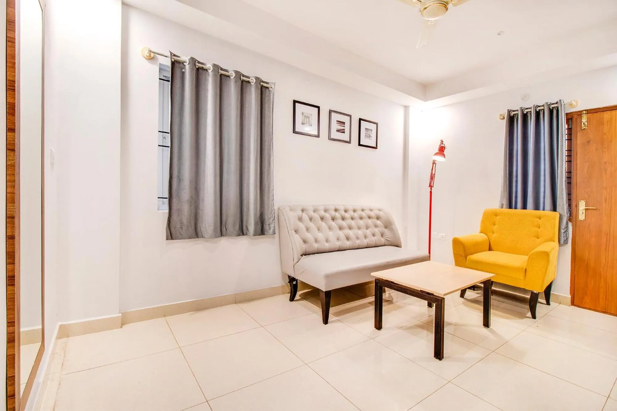 Living room in Hotel The Sun Suites - Yelahanka