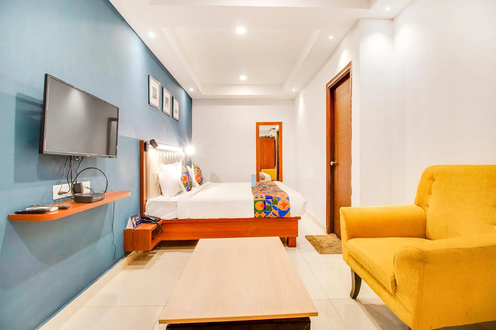 Seating area, Bed in Hotel The Sun Suites - Yelahanka