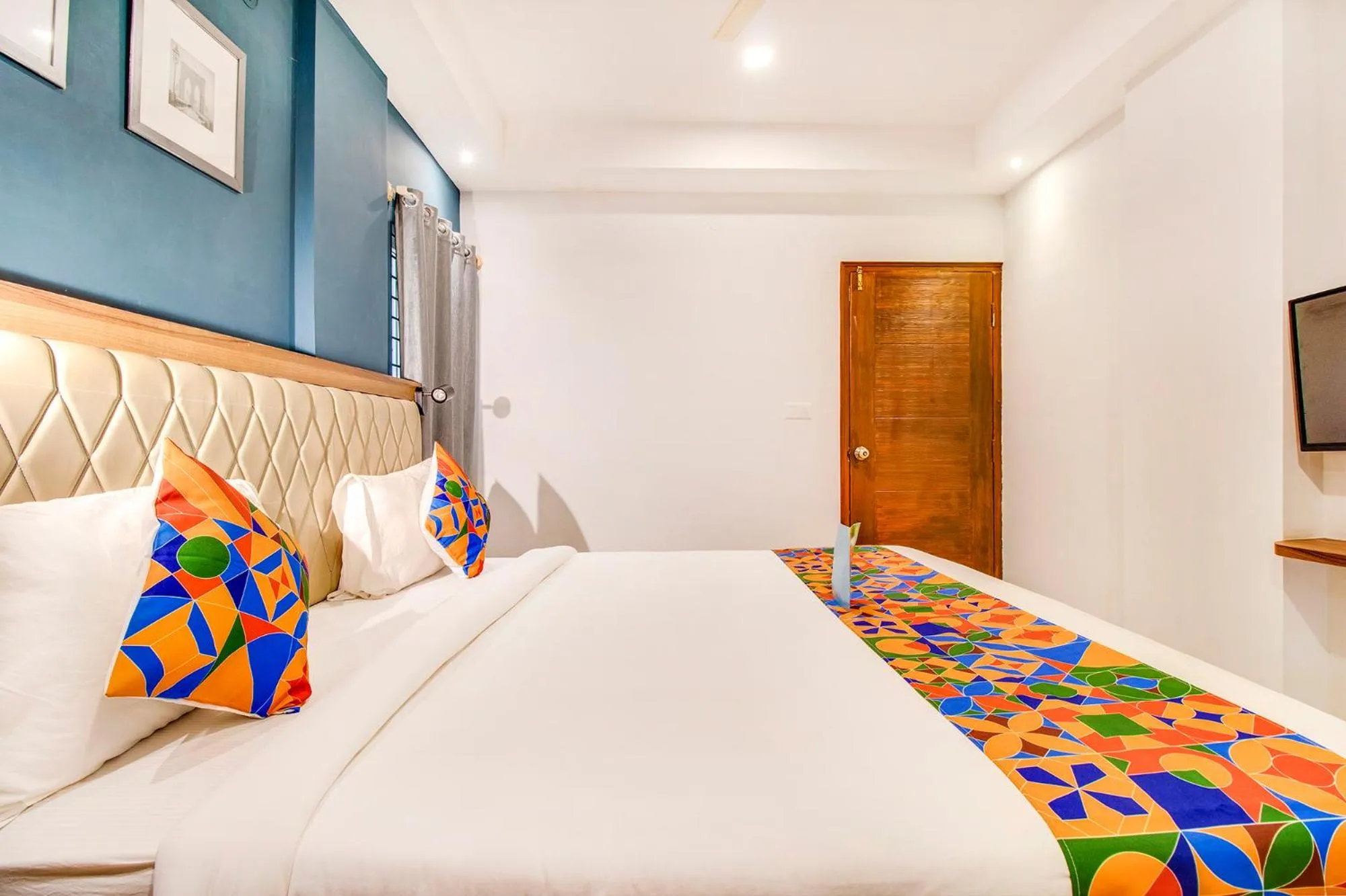 Bedroom, Bed in Hotel The Sun Suites - Yelahanka