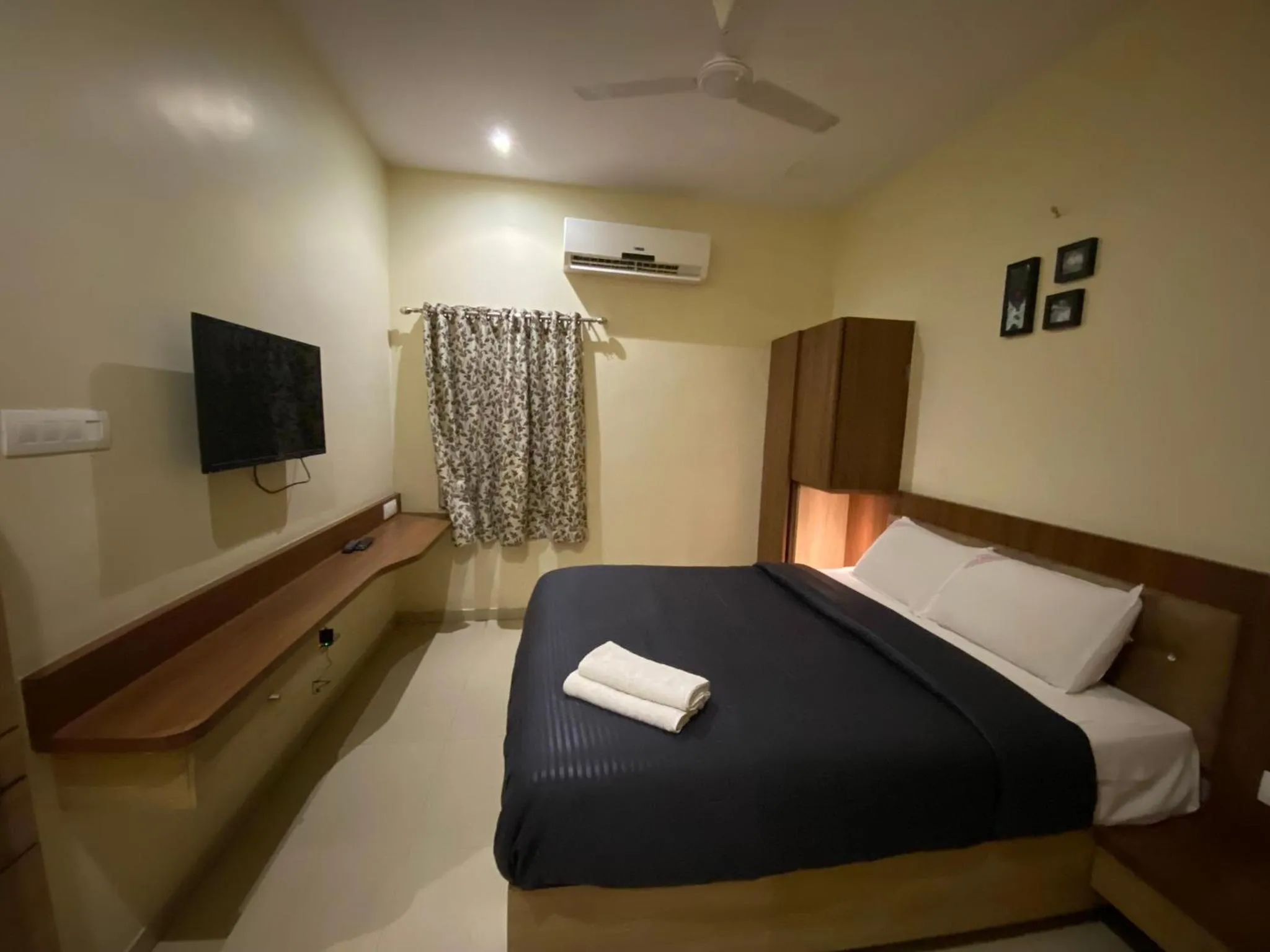 Communal lounge/ TV room, Bed in Hotel Lakshmi Residency