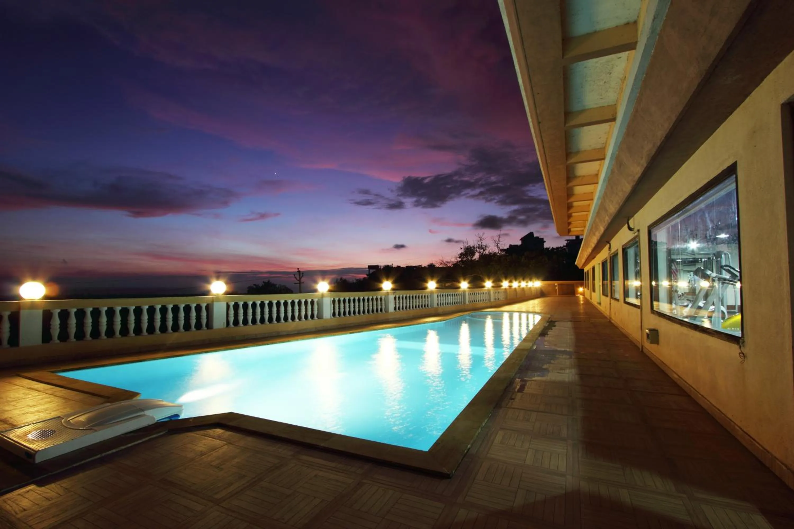 Swimming pool in The Queeny