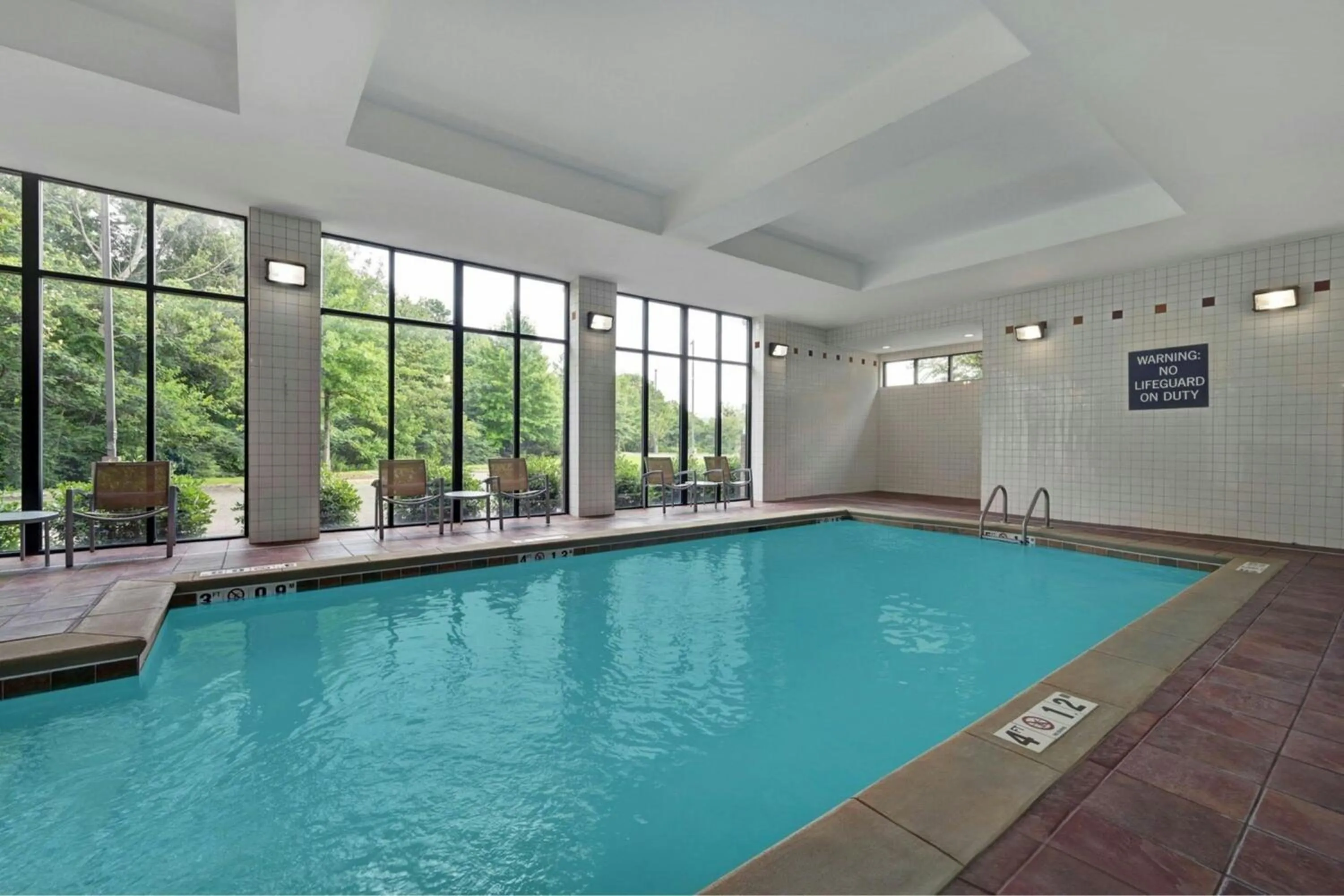 Swimming pool in Four Points by Sheraton Birmingham Homewood