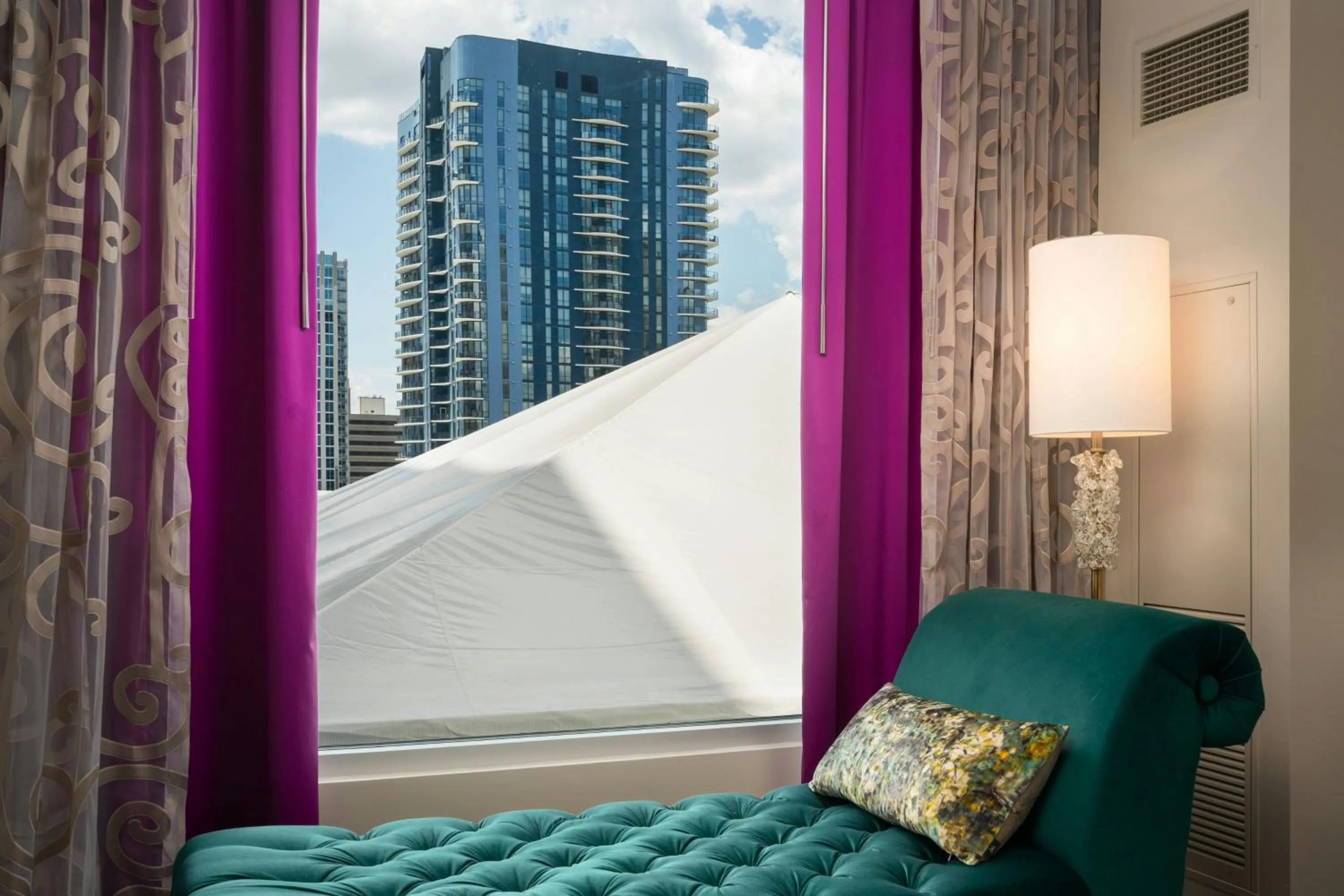 Photo of the whole room, Bed in Grand Bohemian Charlotte, Autograph Collection