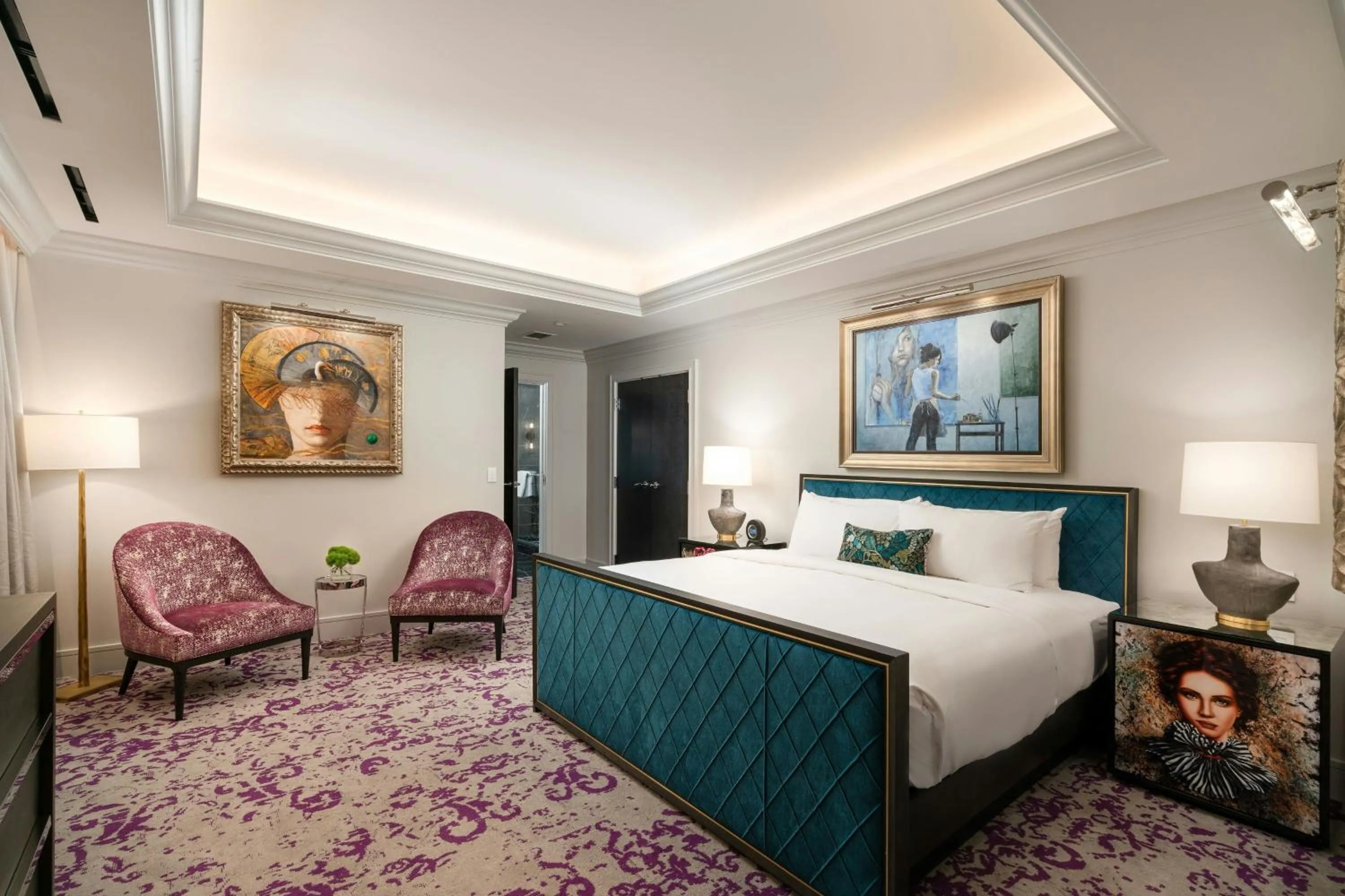 Photo of the whole room, Bed in Grand Bohemian Charlotte, Autograph Collection