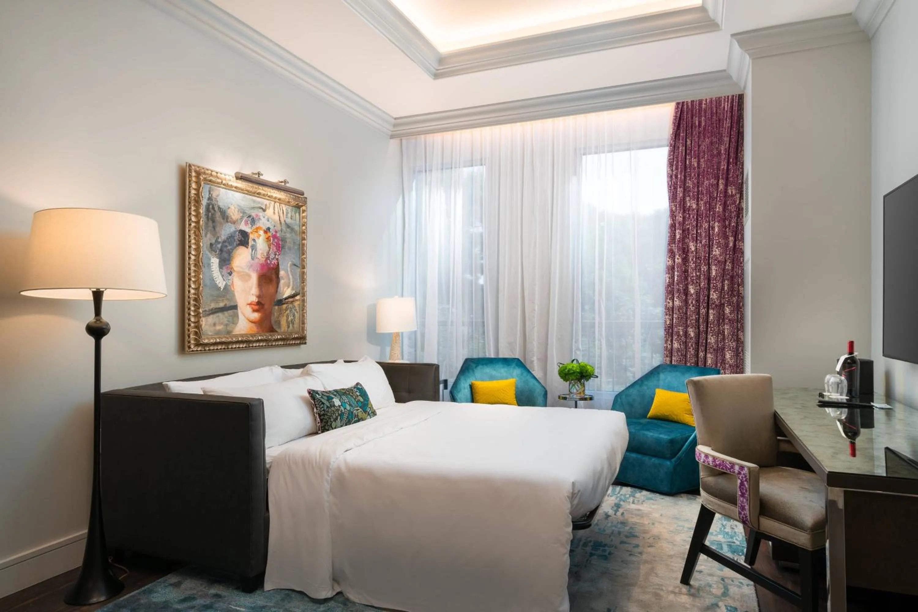 Photo of the whole room, Bed in Grand Bohemian Charlotte, Autograph Collection