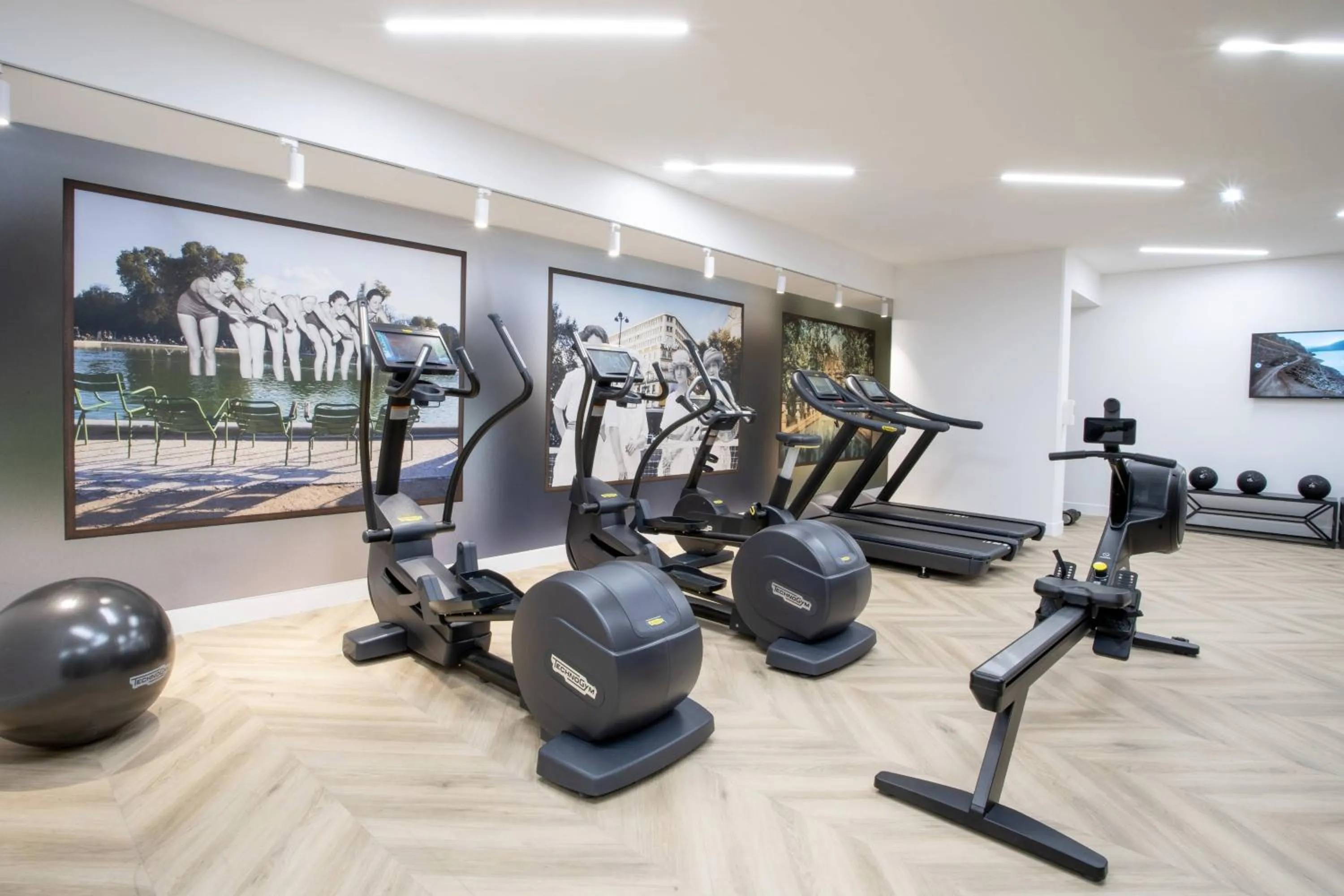 Fitness centre/facilities in Courtyard by Marriott Paris Porte de Versailles