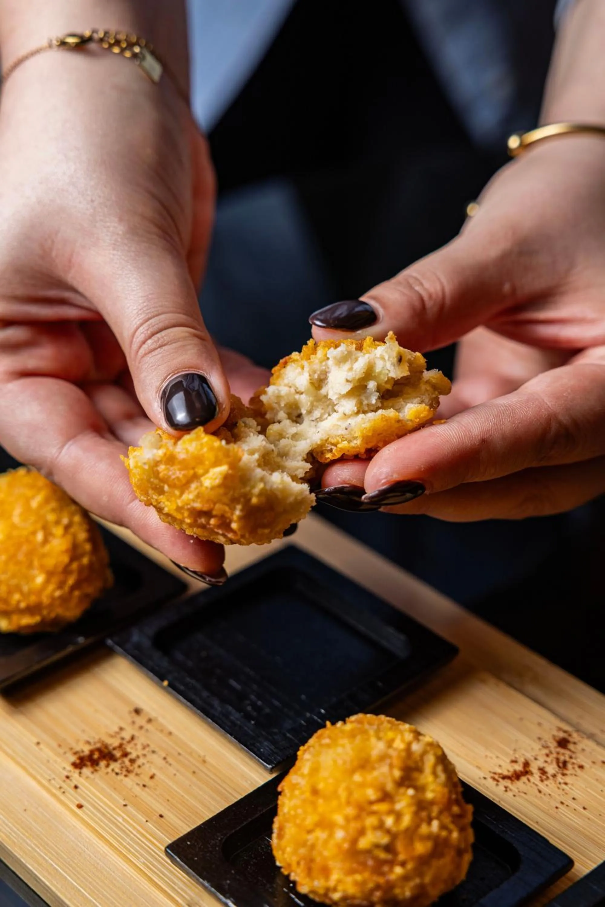 Lounge or bar in Courtyard by Marriott Paris Porte de Versailles