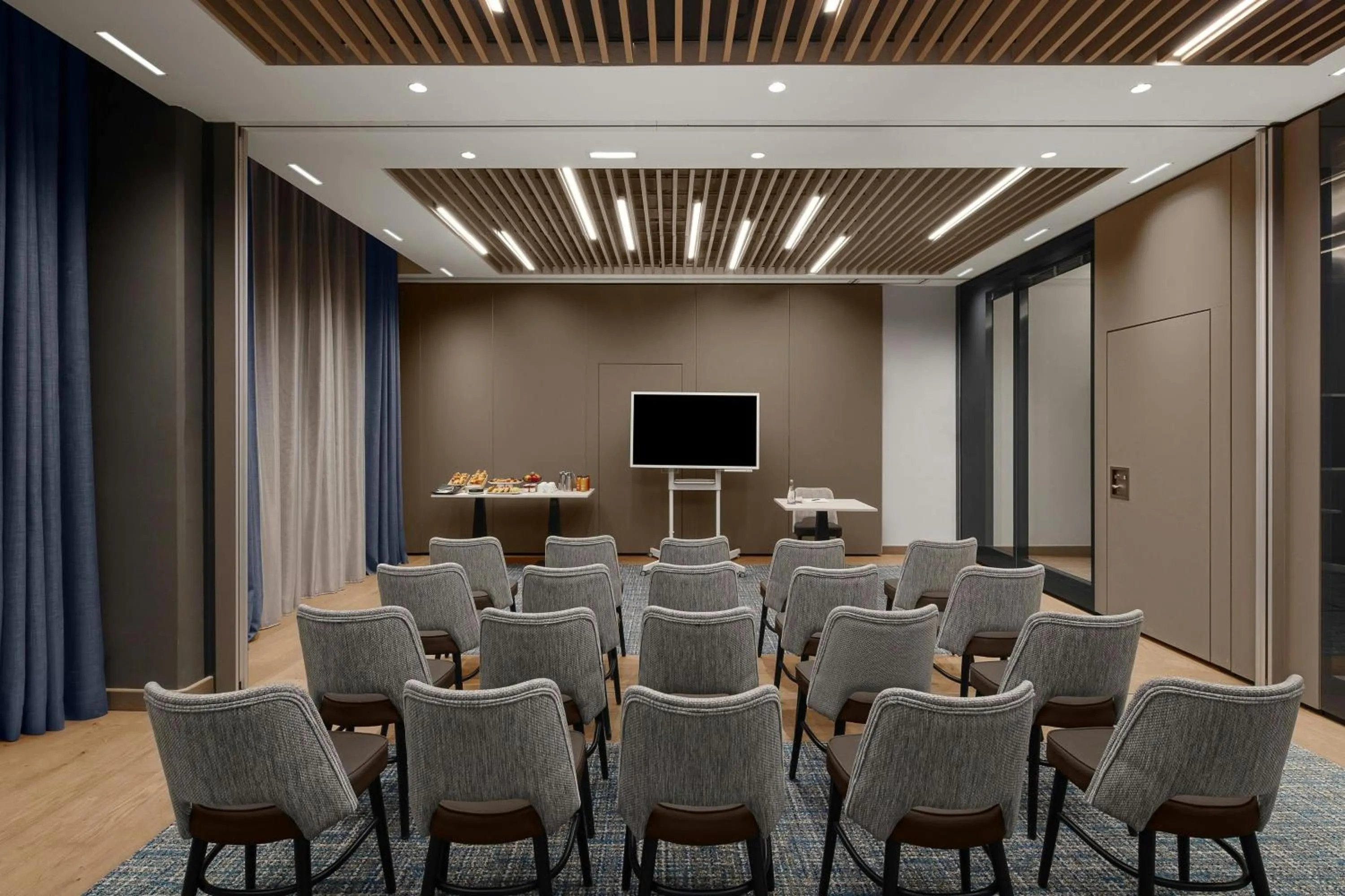 Meeting/conference room in Courtyard by Marriott Paris Porte de Versailles