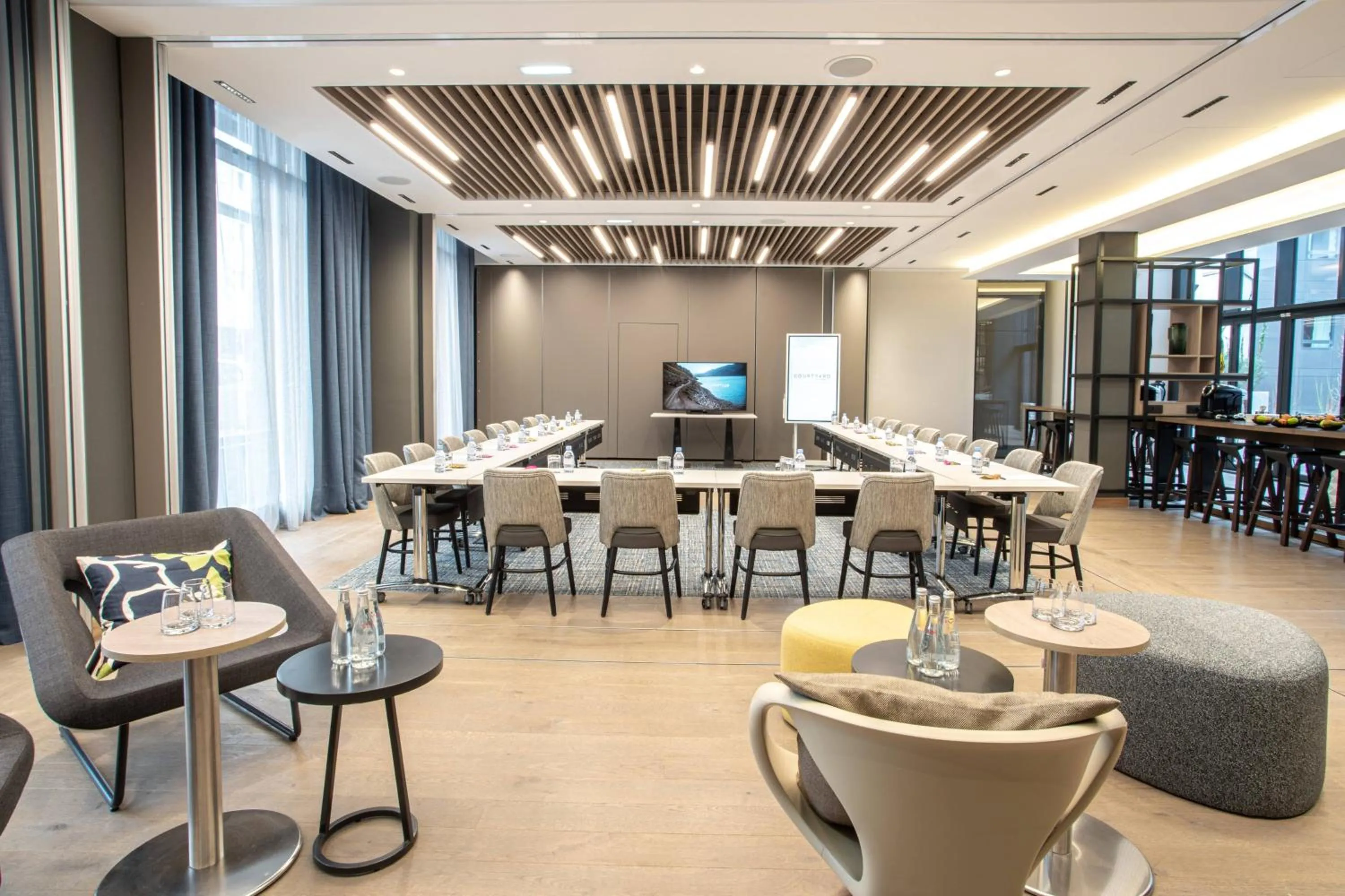 Meeting/conference room in Courtyard by Marriott Paris Porte de Versailles