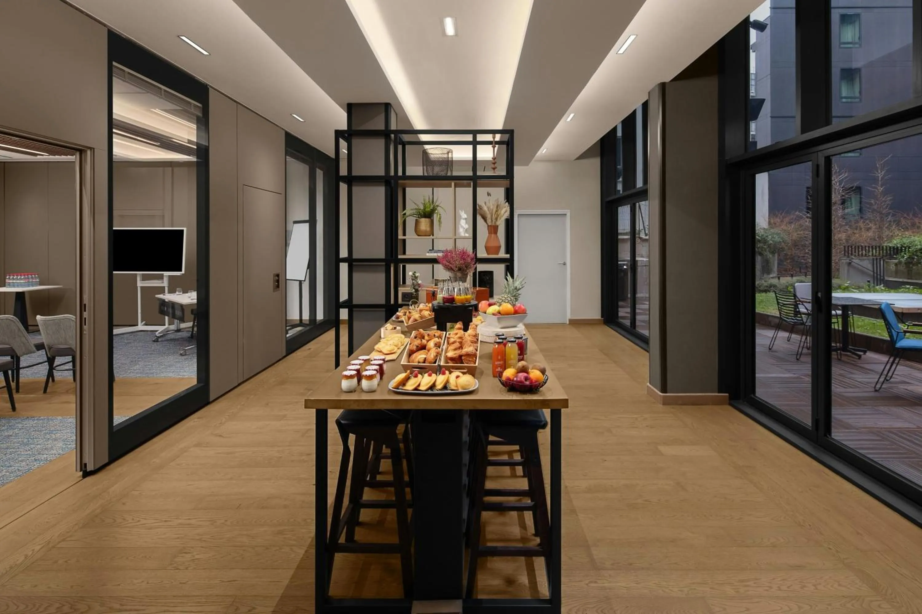 Meeting/conference room in Courtyard by Marriott Paris Porte de Versailles