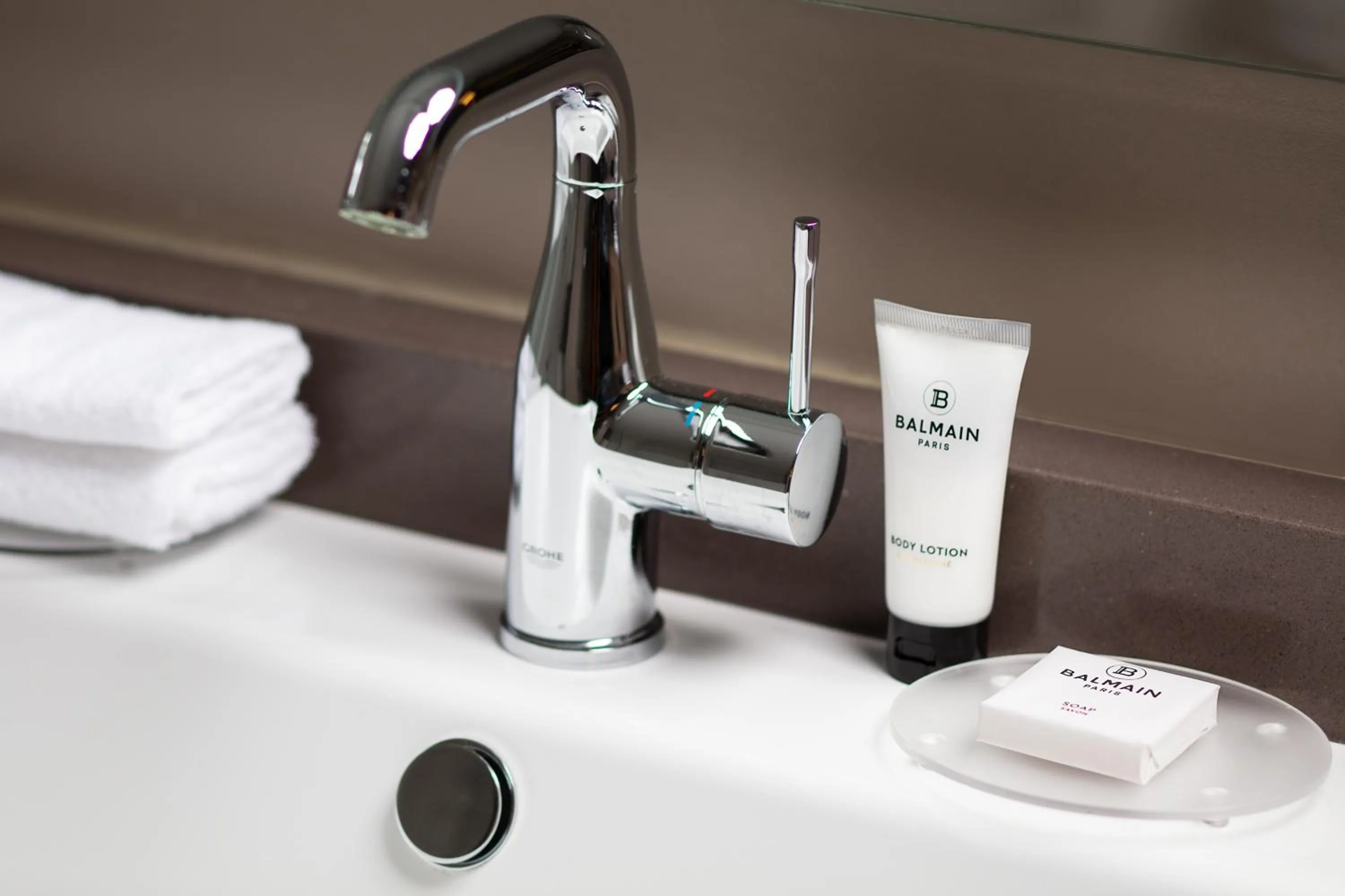 Bathroom in Courtyard by Marriott Paris Porte de Versailles