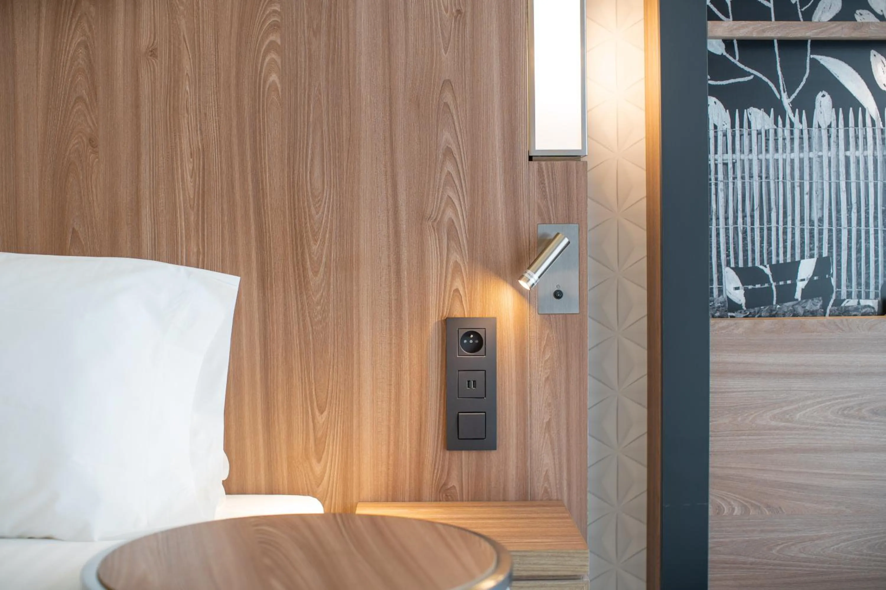 Shower in Courtyard by Marriott Paris Porte de Versailles