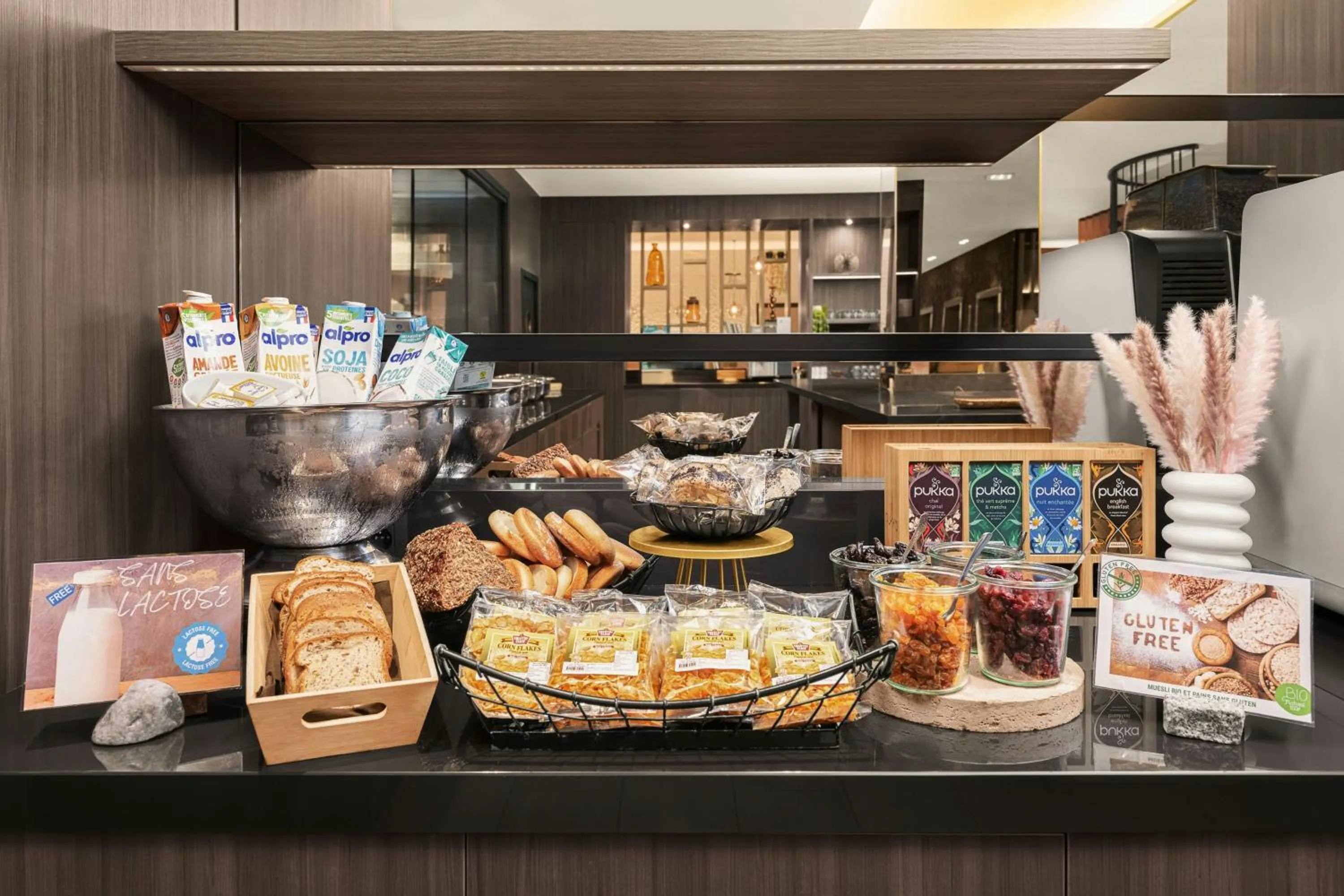 Breakfast in Courtyard by Marriott Paris Porte de Versailles