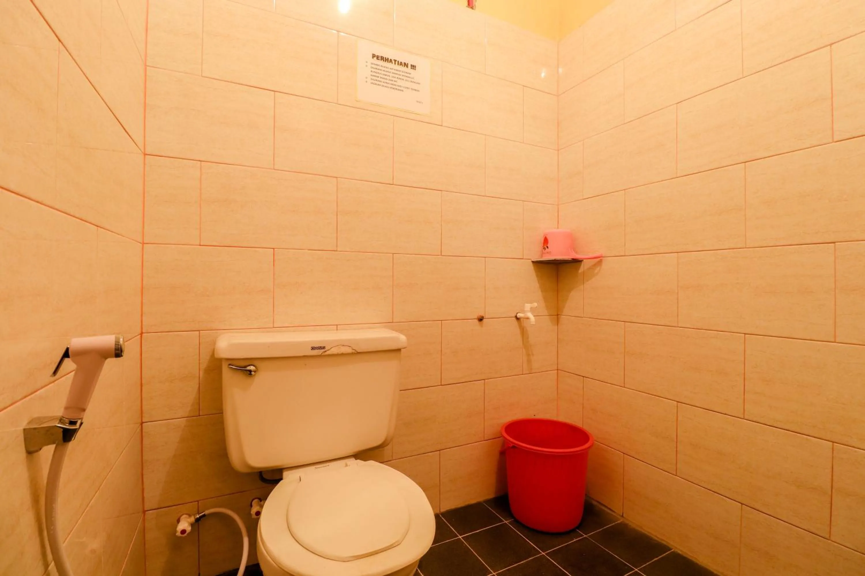 Bathroom in Cempaka Hotel