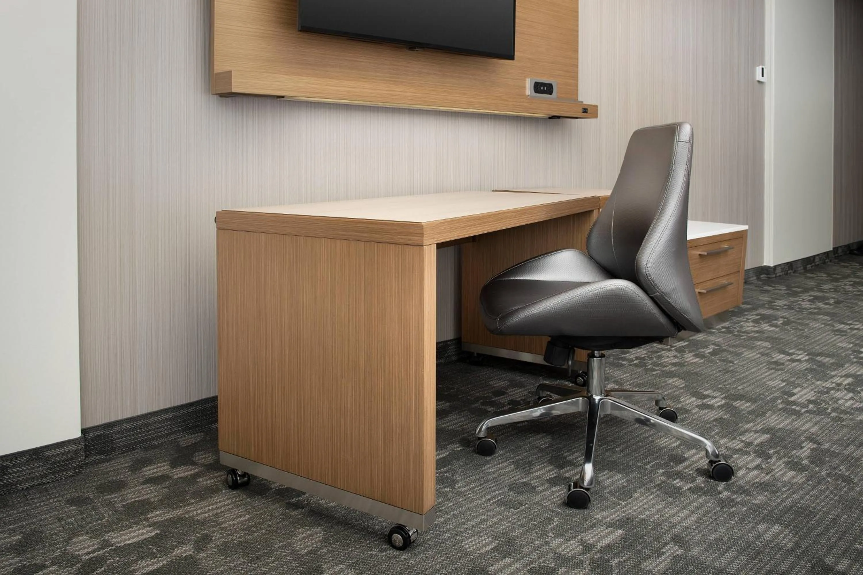 Photo of the whole room in Courtyard Portland East